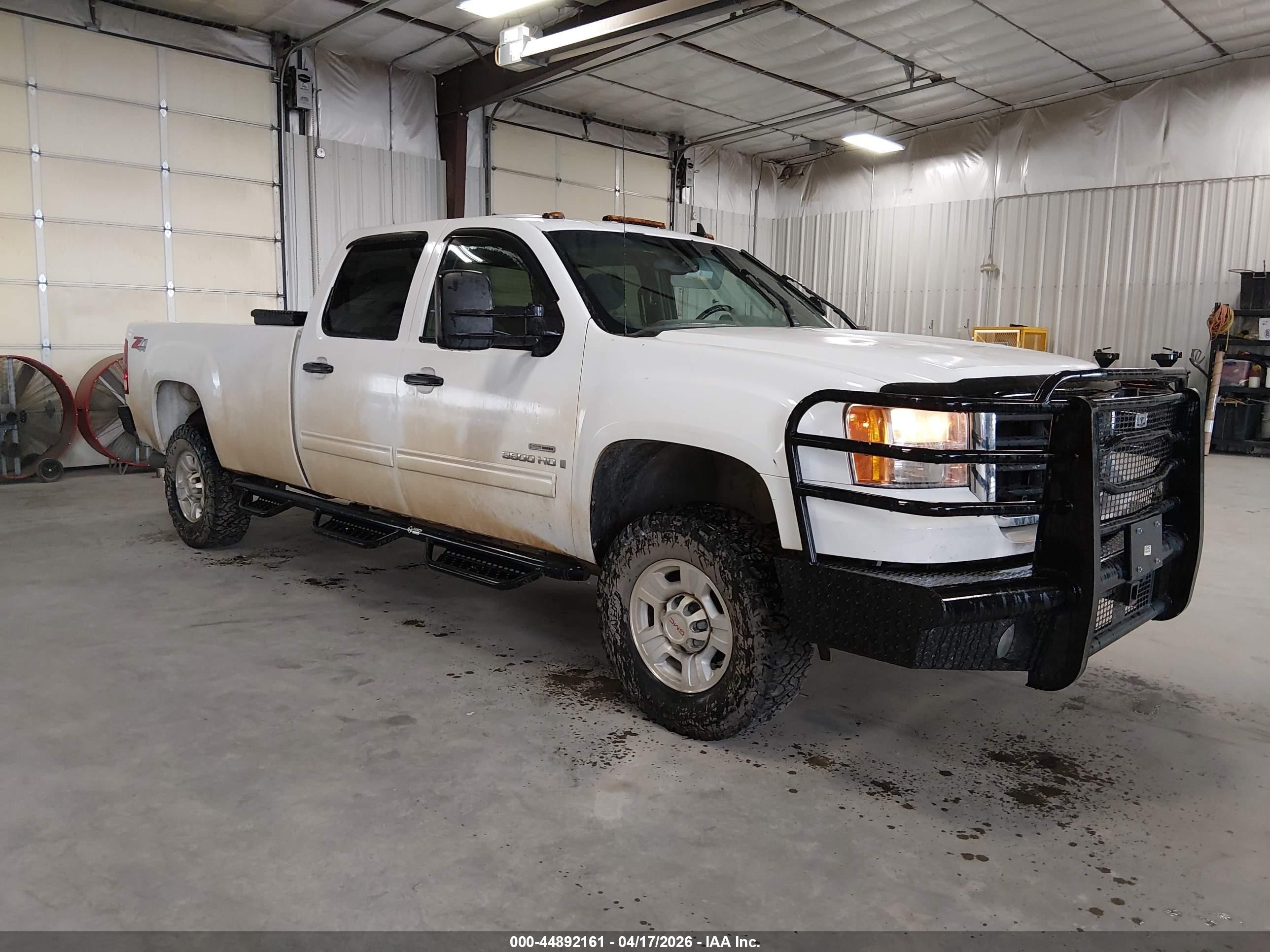 2008 GMC Sierra 3500HD SRW SLT, VIN 1GTHK33688F212586 — Undercarriage