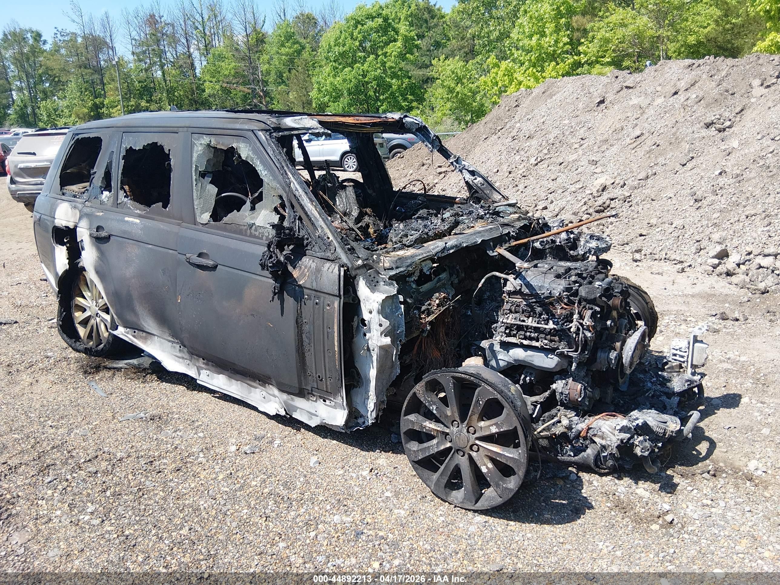 2015 Land Rover Range Rover HSE, VIN SALGS2VF8FA240281 — Engine fire