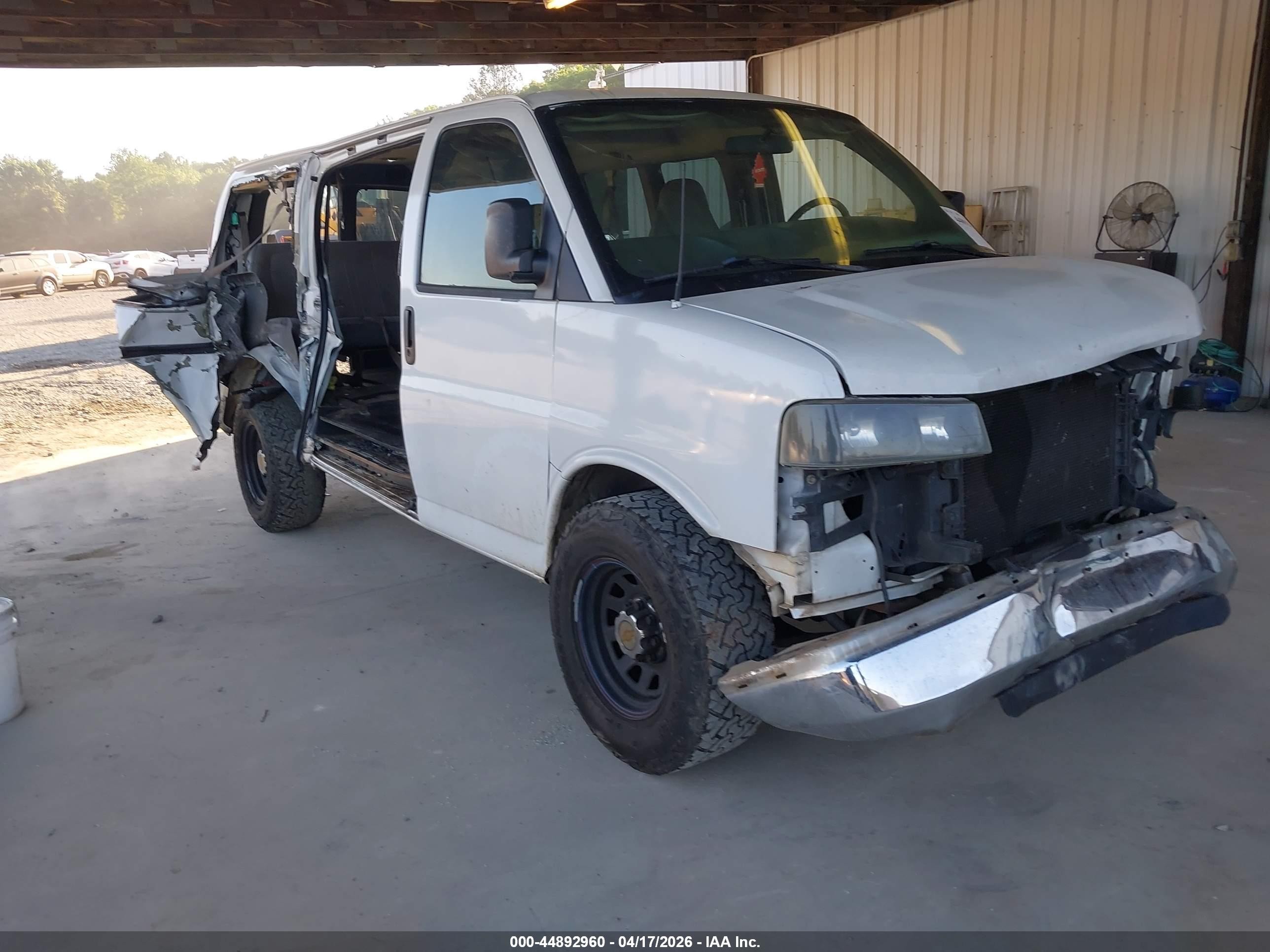 2007 Chevrolet Express Passenger, VIN 1GAHG35U371122733 — All over