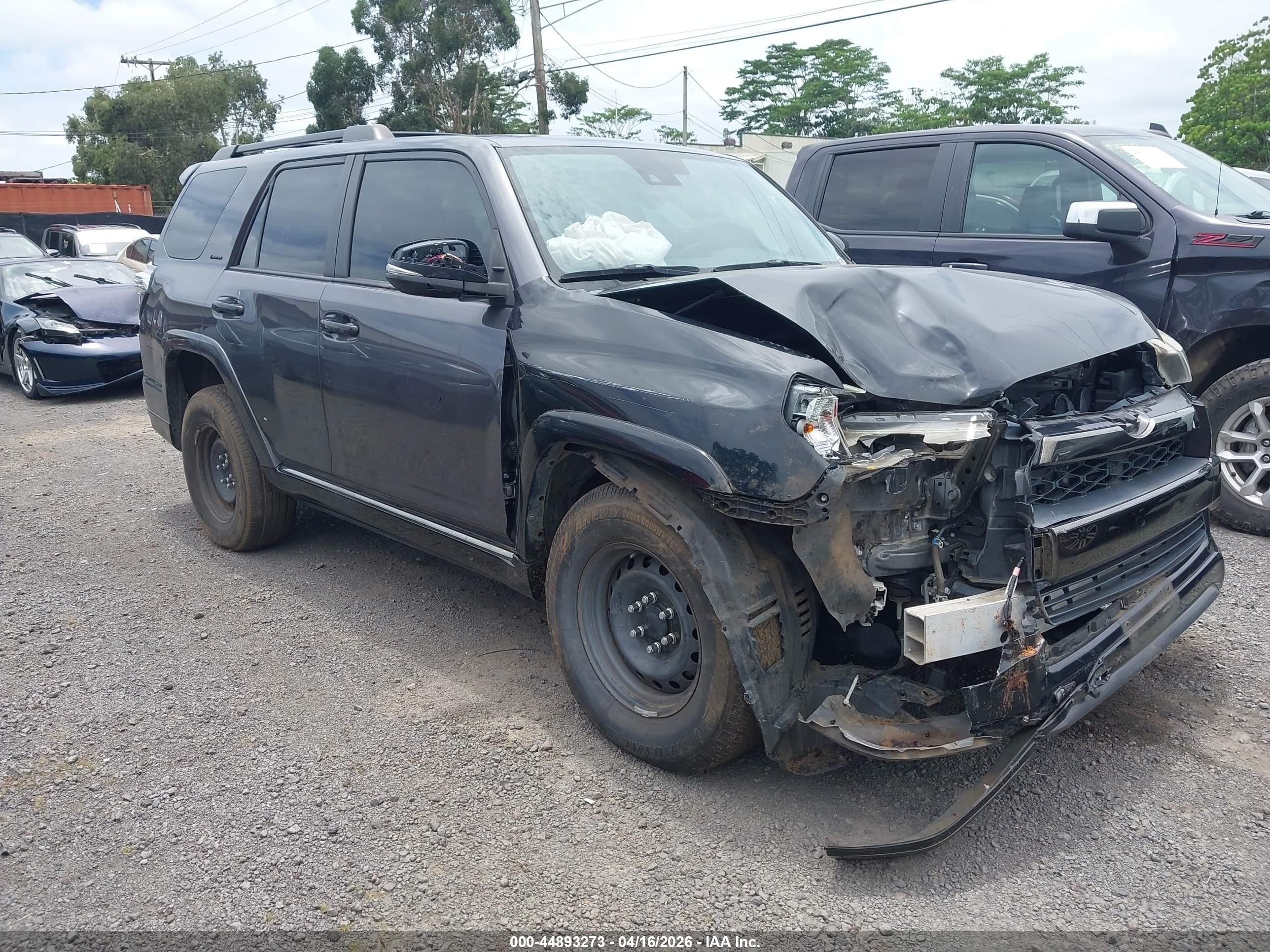2021 Toyota 4Runner Nightshade, VIN JTEJU5JR5M5874660 — Перед