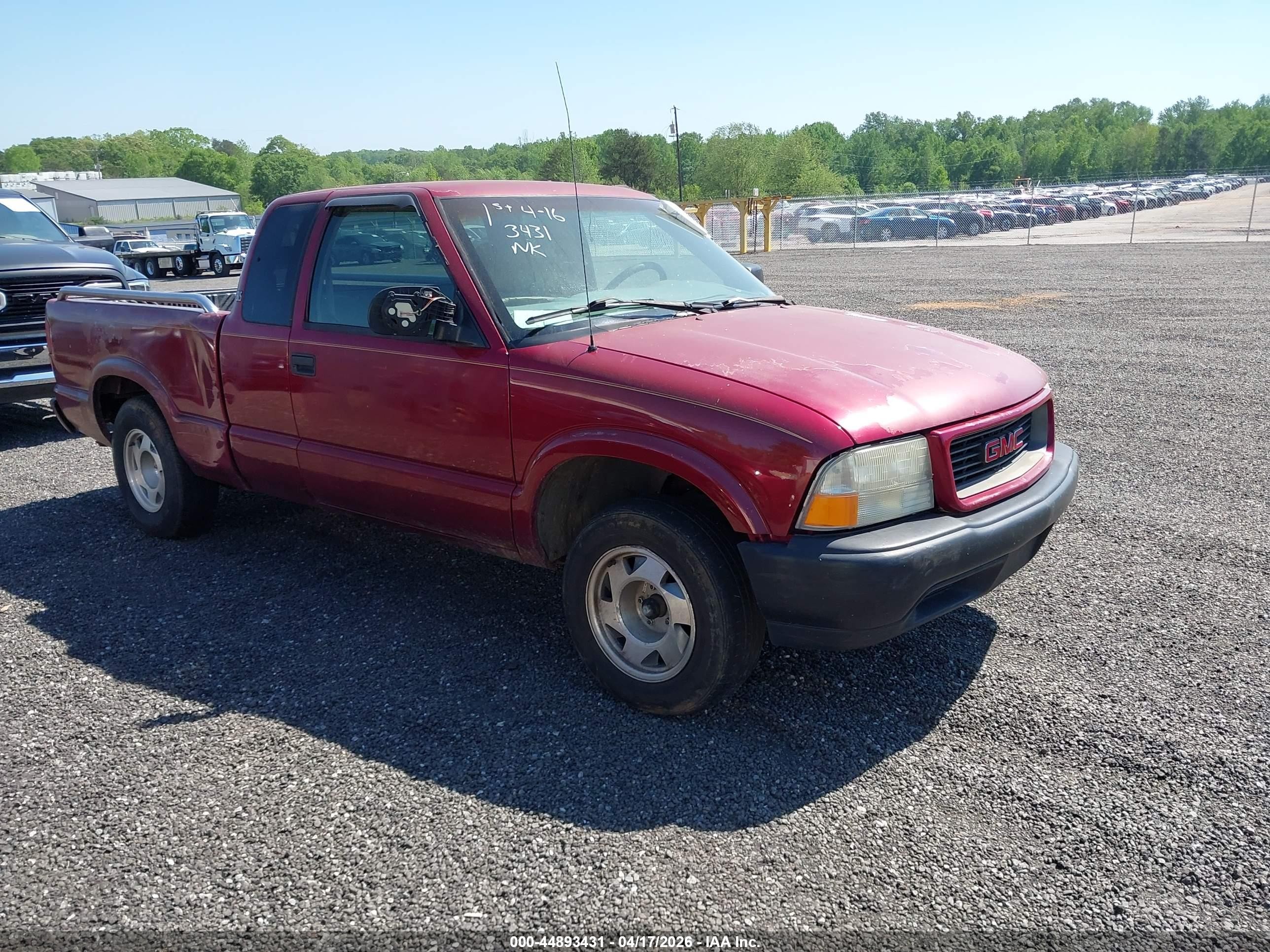 2001 GMC Sonoma SLS 1SG, VIN 1GTCS19W118202790 — Normal wear