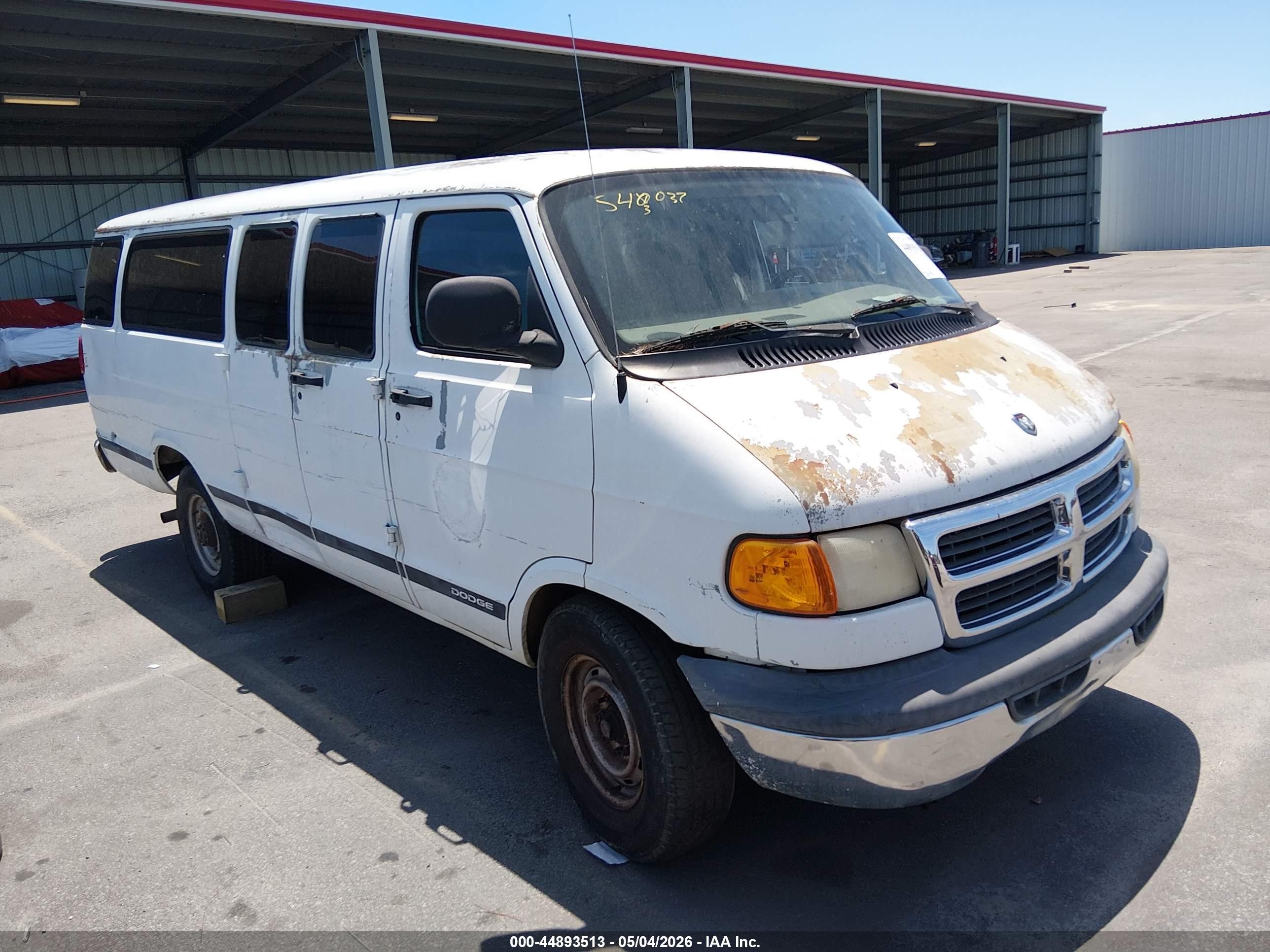 2001 Dodge Passenger, VIN 2B5WB35ZX1K543037 — Перед