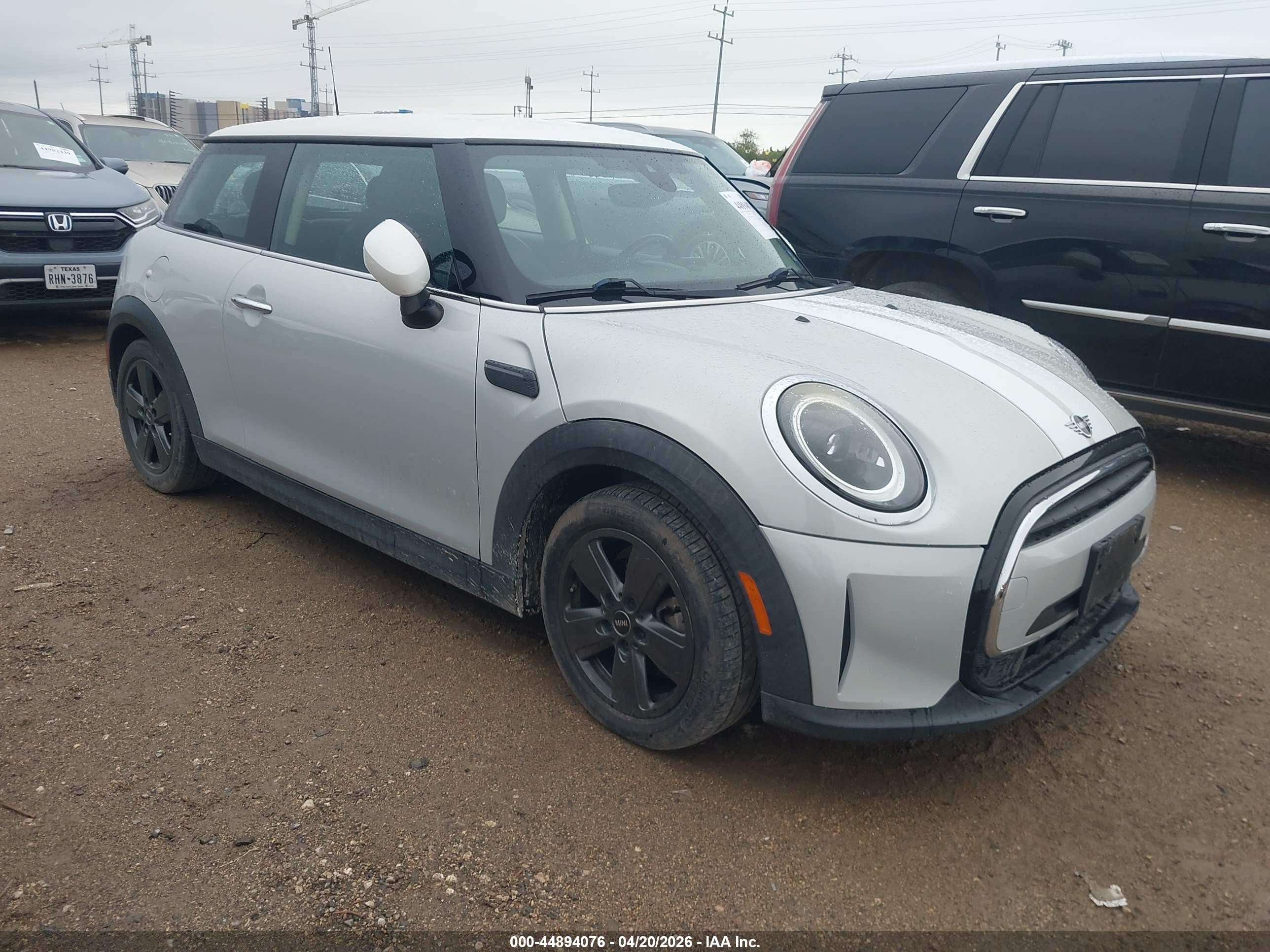 2022 MINI Hardtop Cooper, VIN WMW33DH00N2P72748 — Перед