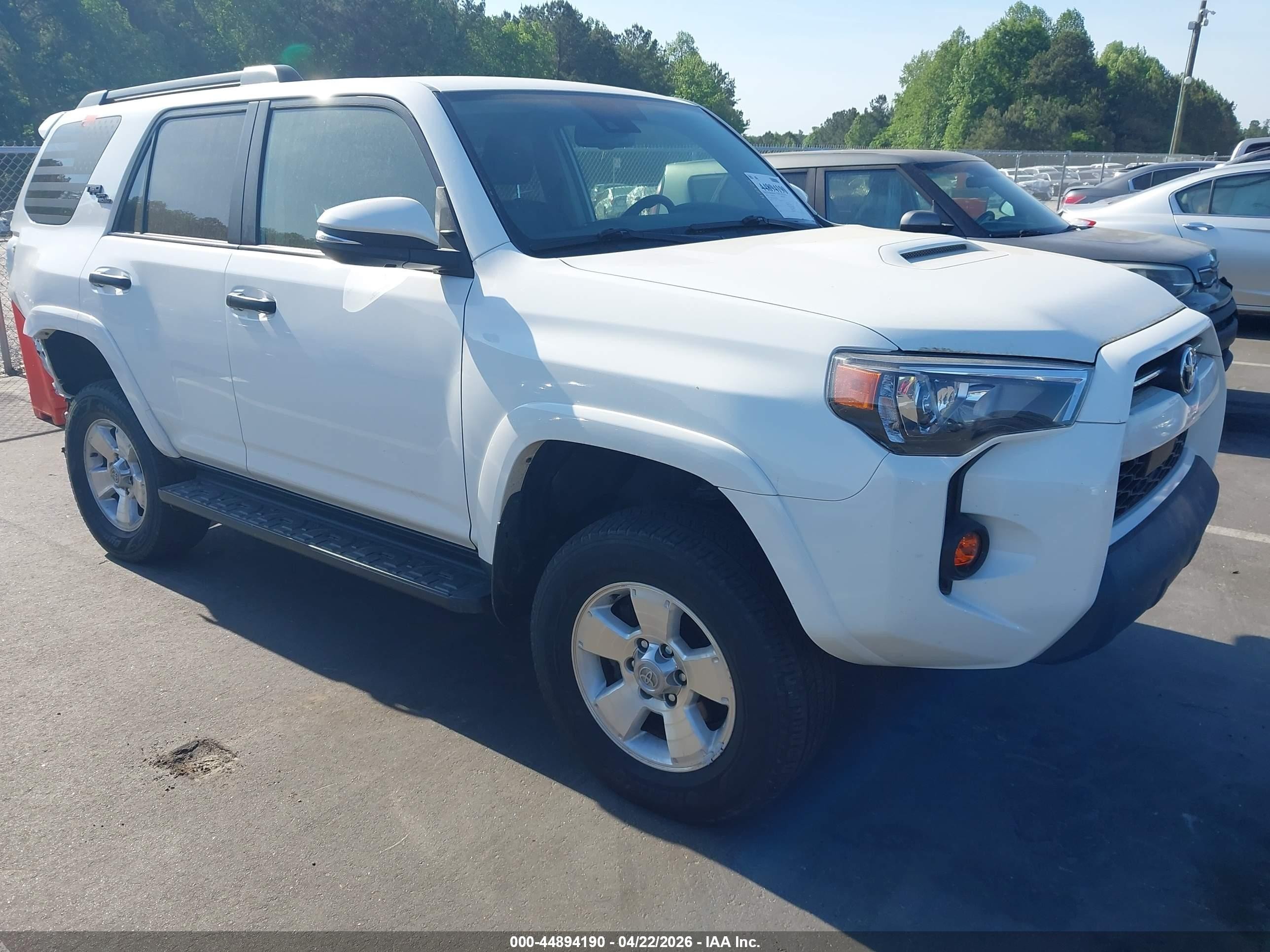 2022 Toyota 4Runner TRD Off Road Premium, VIN JTERU5JRXN6053486 — Rear end