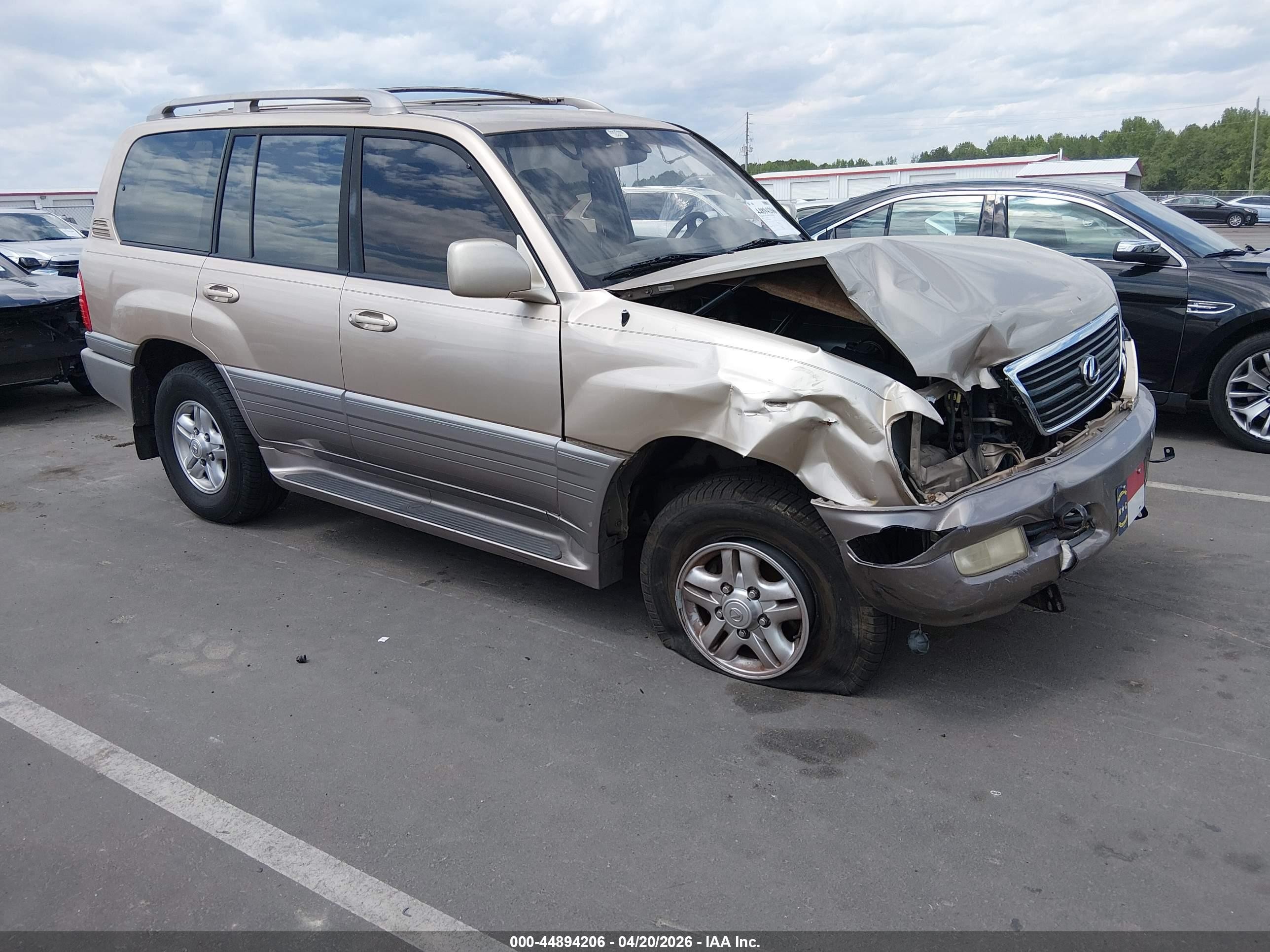 1998 Lexus LX 470, VIN JT6HT00W3W0018006 — Перед