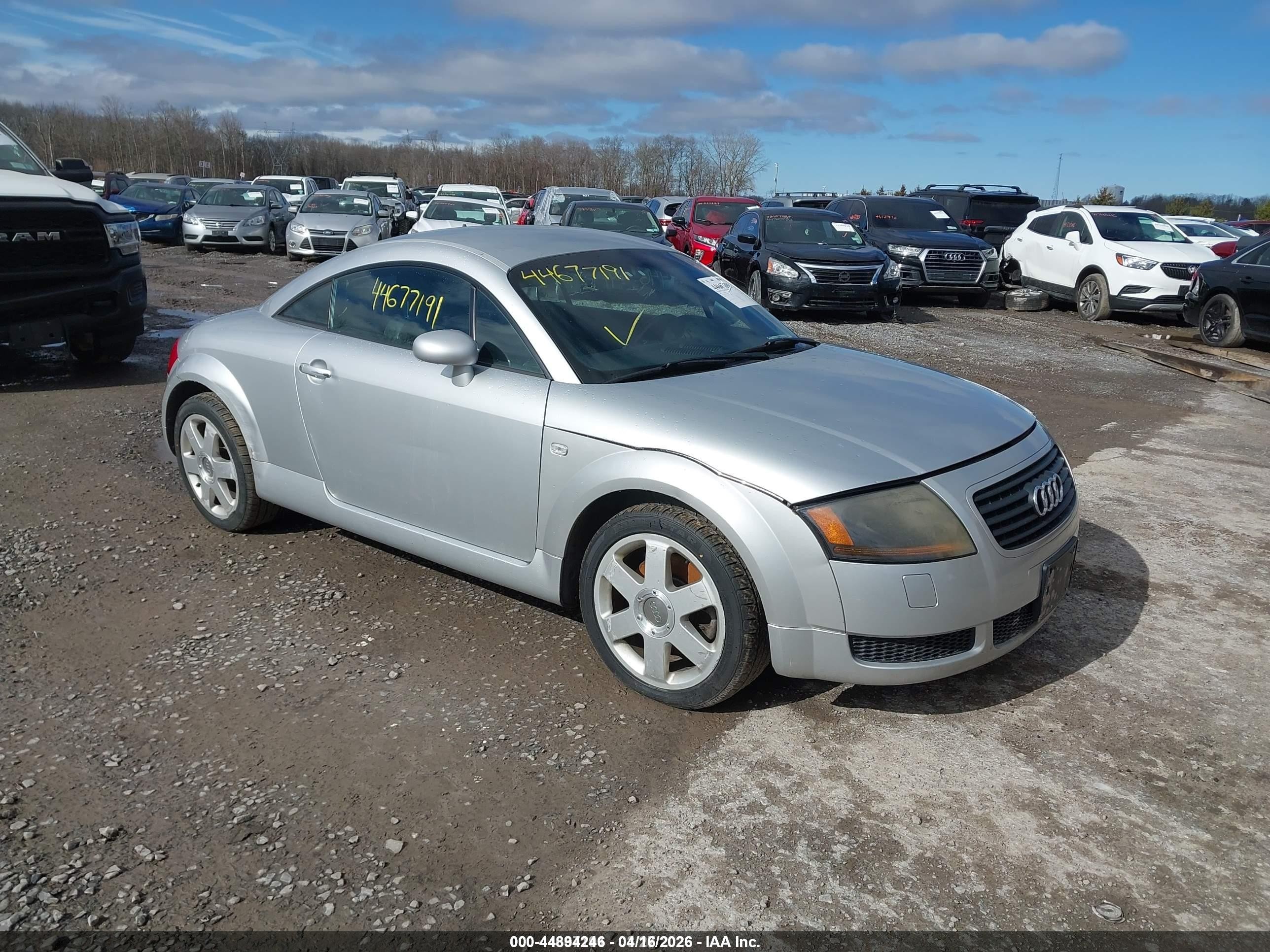 2000 Audi TT, VIN TRUTC28N7Y1003117 — Зад