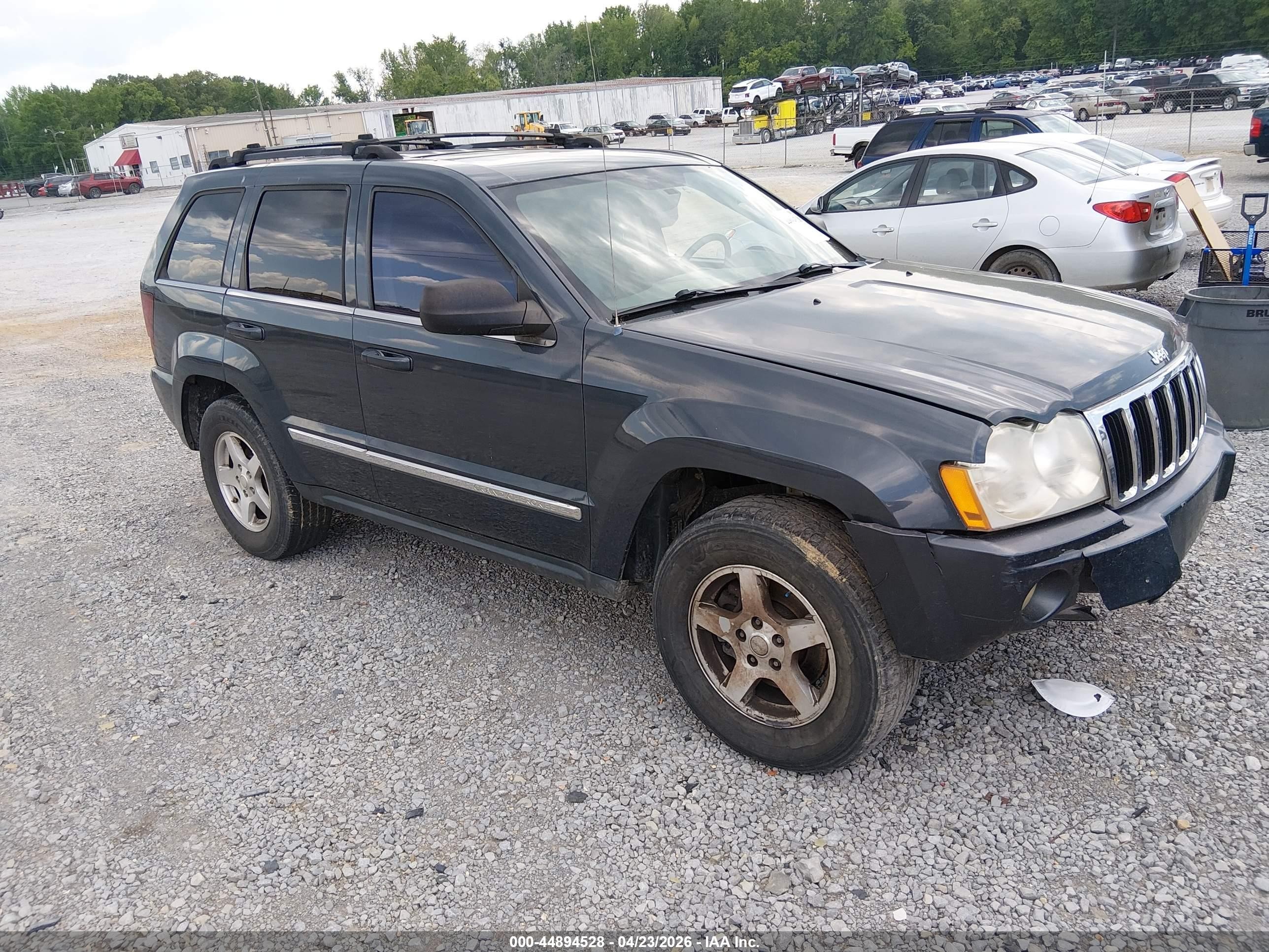2006 Jeep Grand Cherokee Limited, VIN 1J4HS58N26C353349 — Side