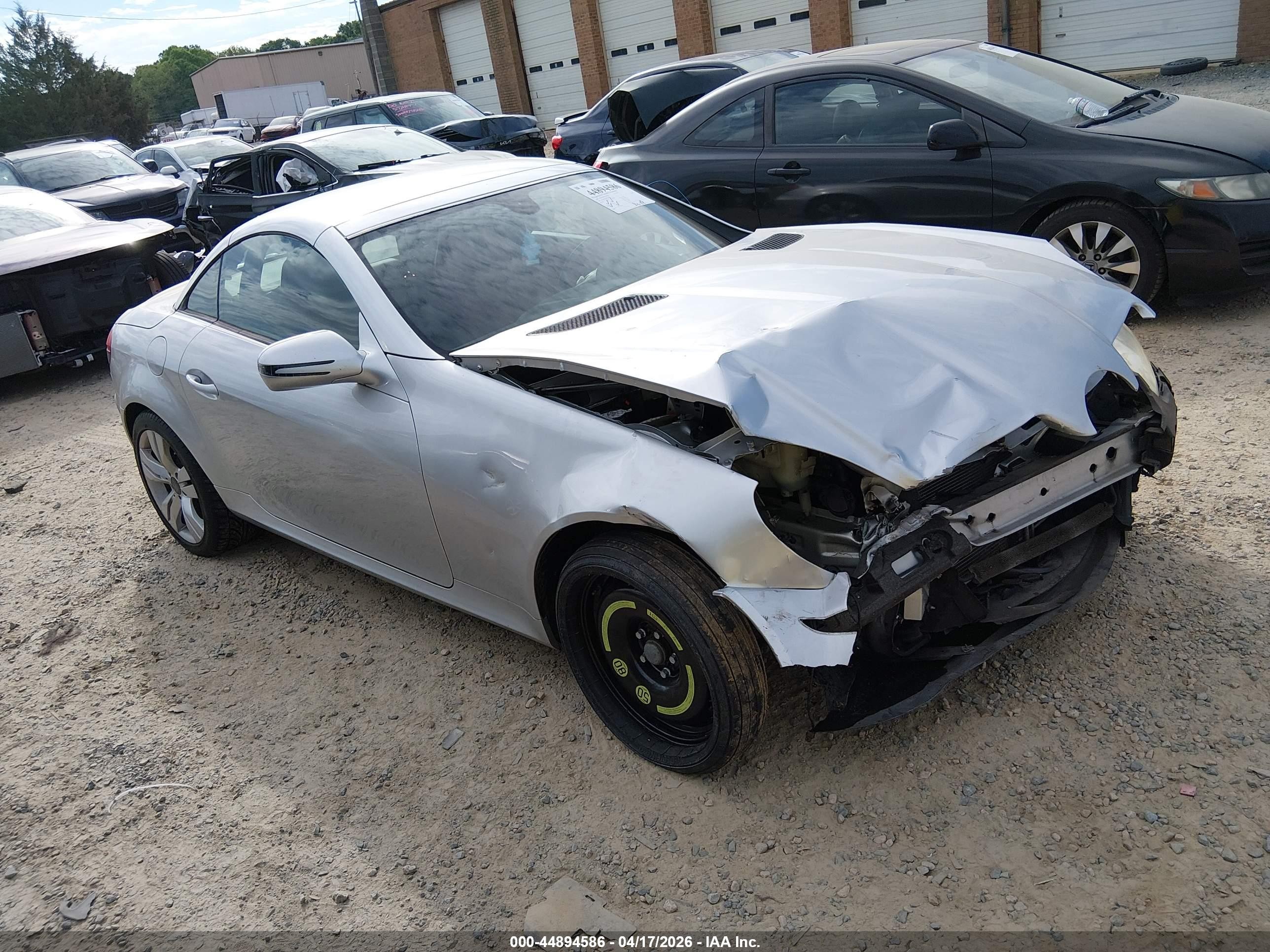 2009 Mercedes-Benz SLK 350, VIN WDBWK58FX9F196984 — Front end