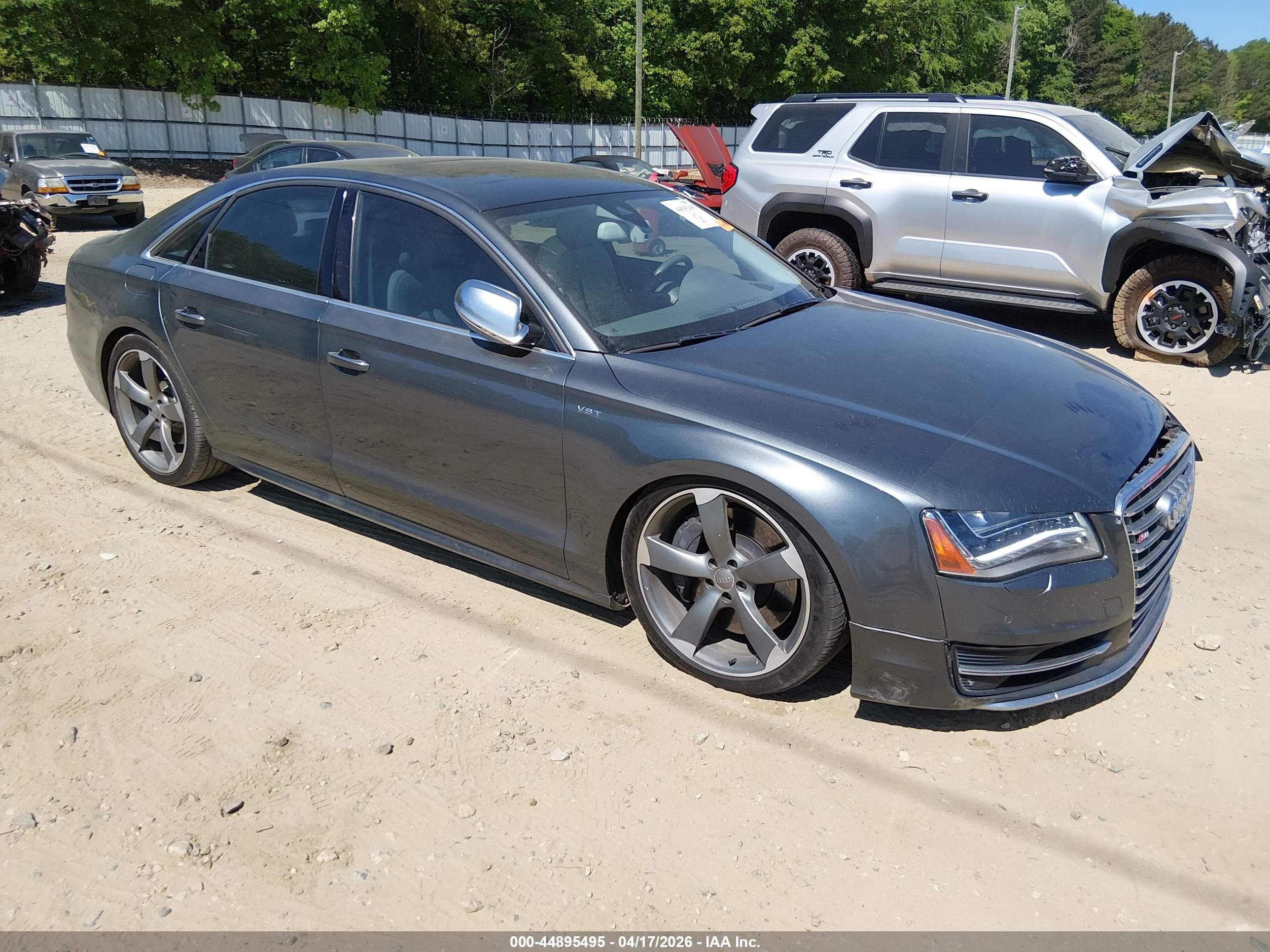 2013 Audi S8, VIN WAUD2AFD0DN011341 — Front end