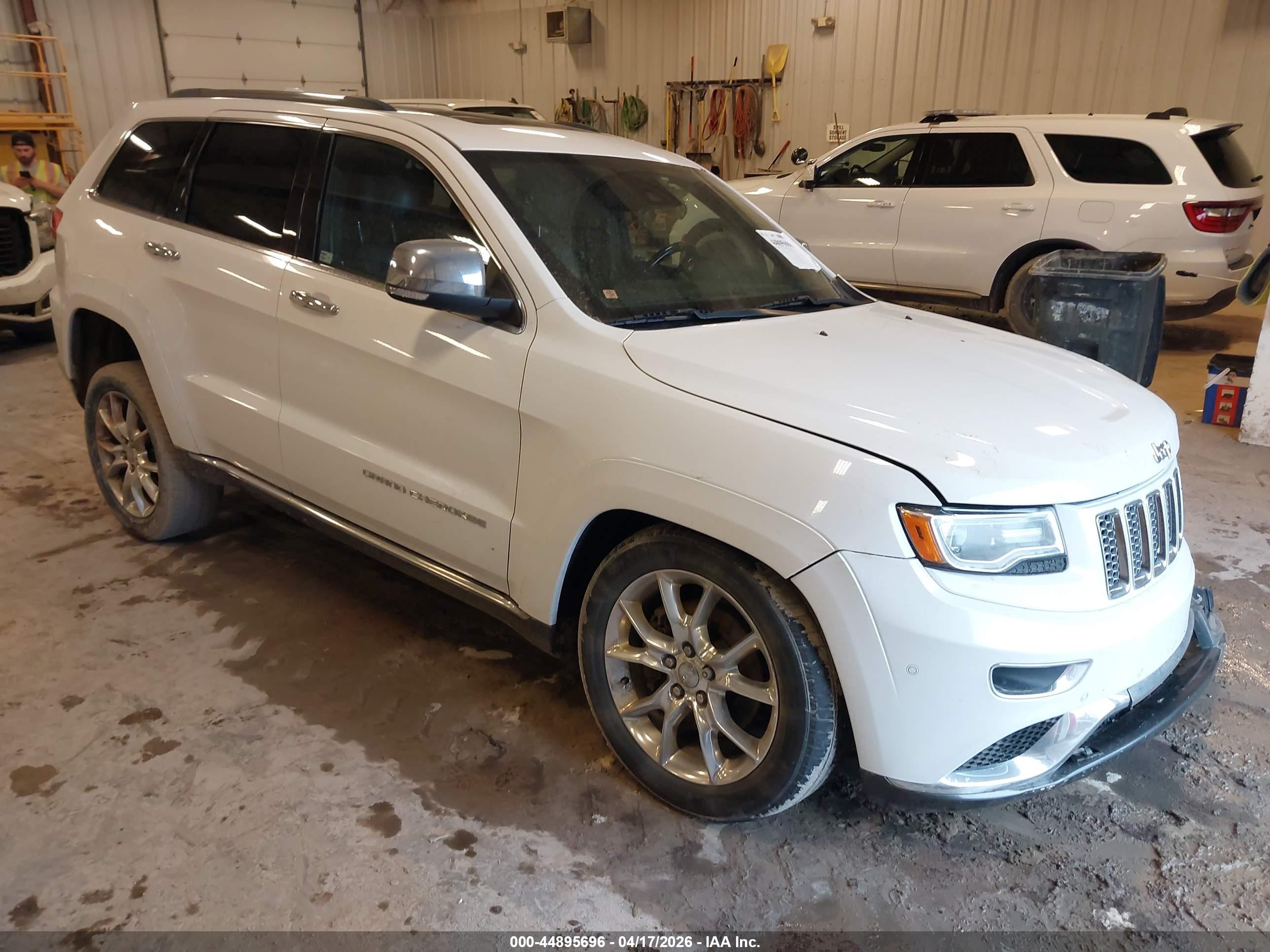 2016 Jeep Grand Cherokee Summit, VIN 1C4RJFJM7GC319963 — Front end