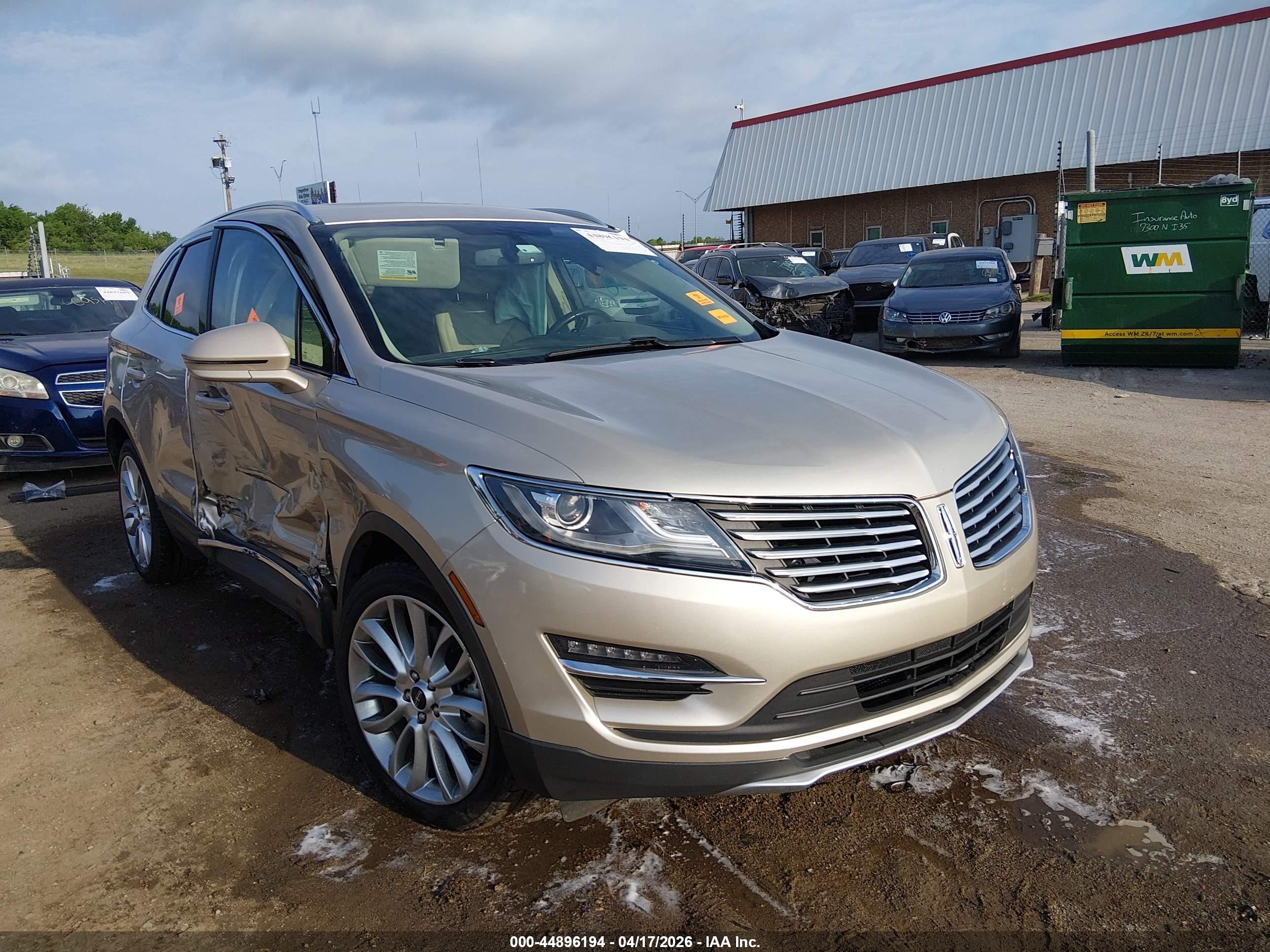 2017 Lincoln MKC Reserve, VIN 5LMCJ3C93HUL41086 — Side