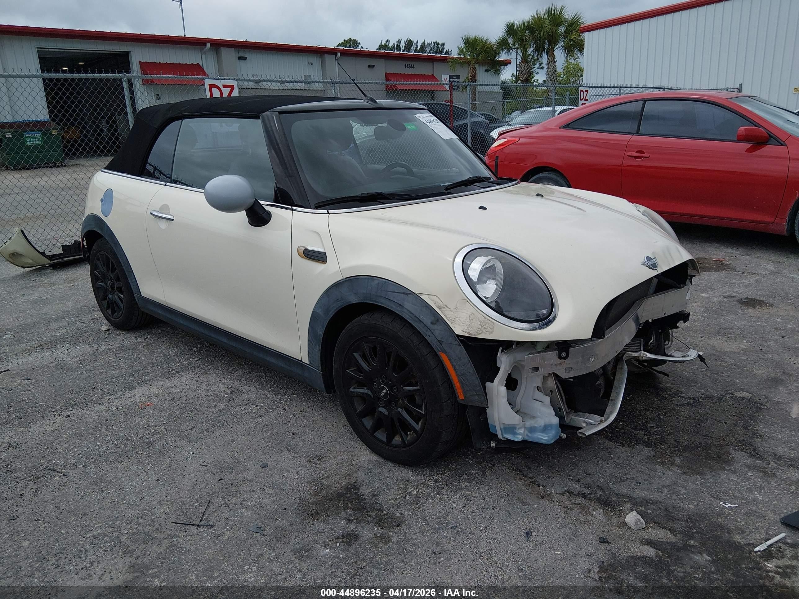 2019 MINI Convertible Cooper, VIN WMWWG5C55K3H09177 — Front end