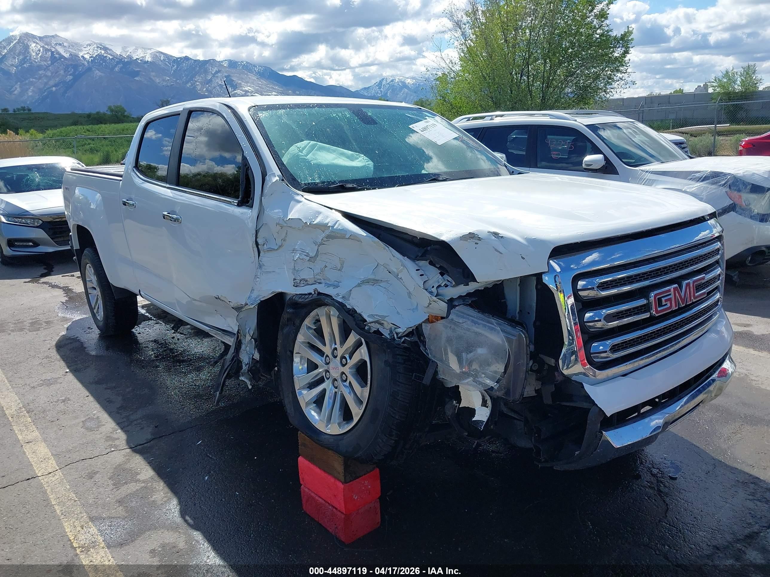 2015 GMC Canyon 4WD SLT, VIN 1GTG6CE34F1192799 — Front end