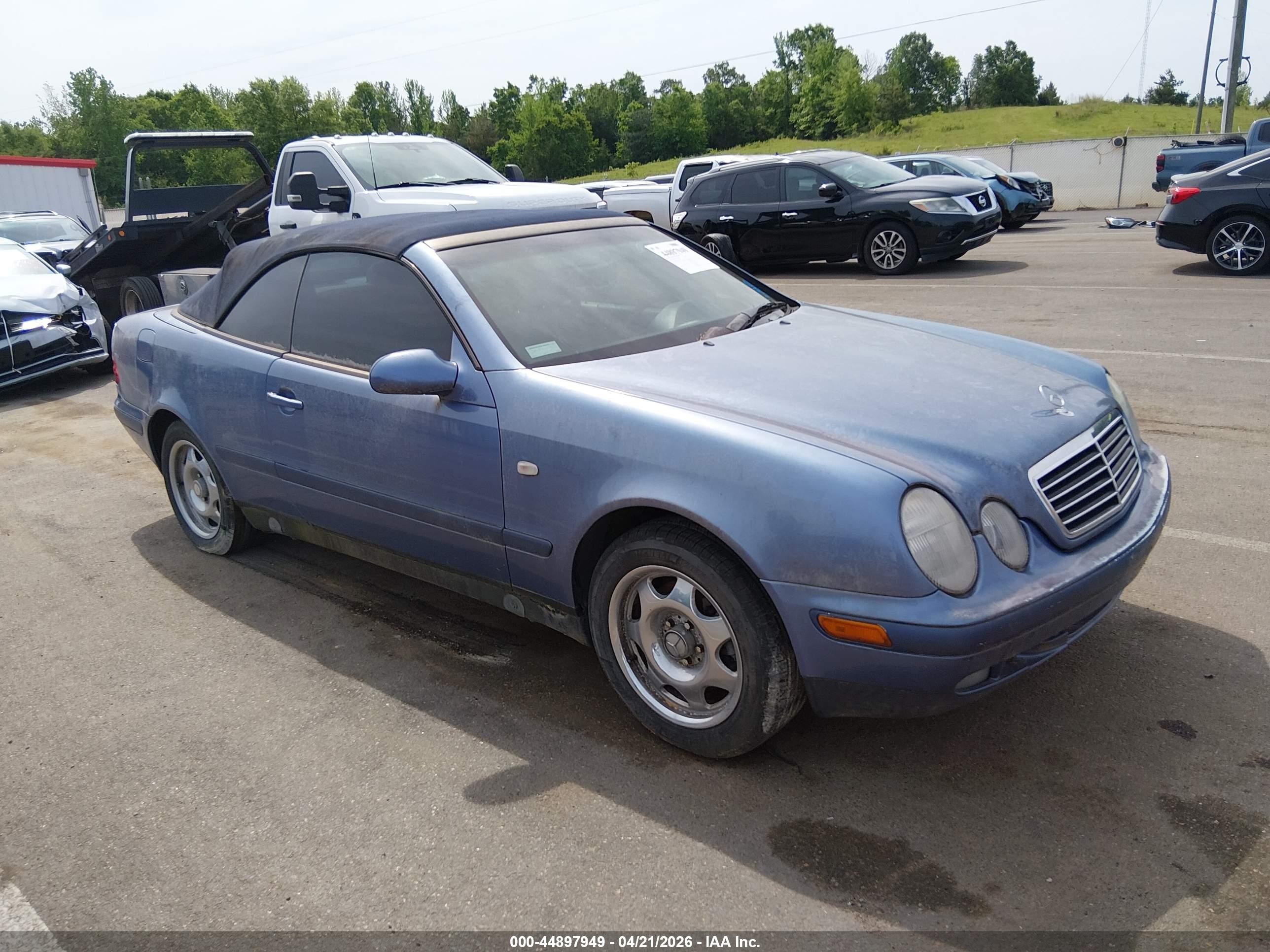 1999 Mercedes-Benz CLK 320/430, VIN WDBLK65G4XT006021 — Front end
