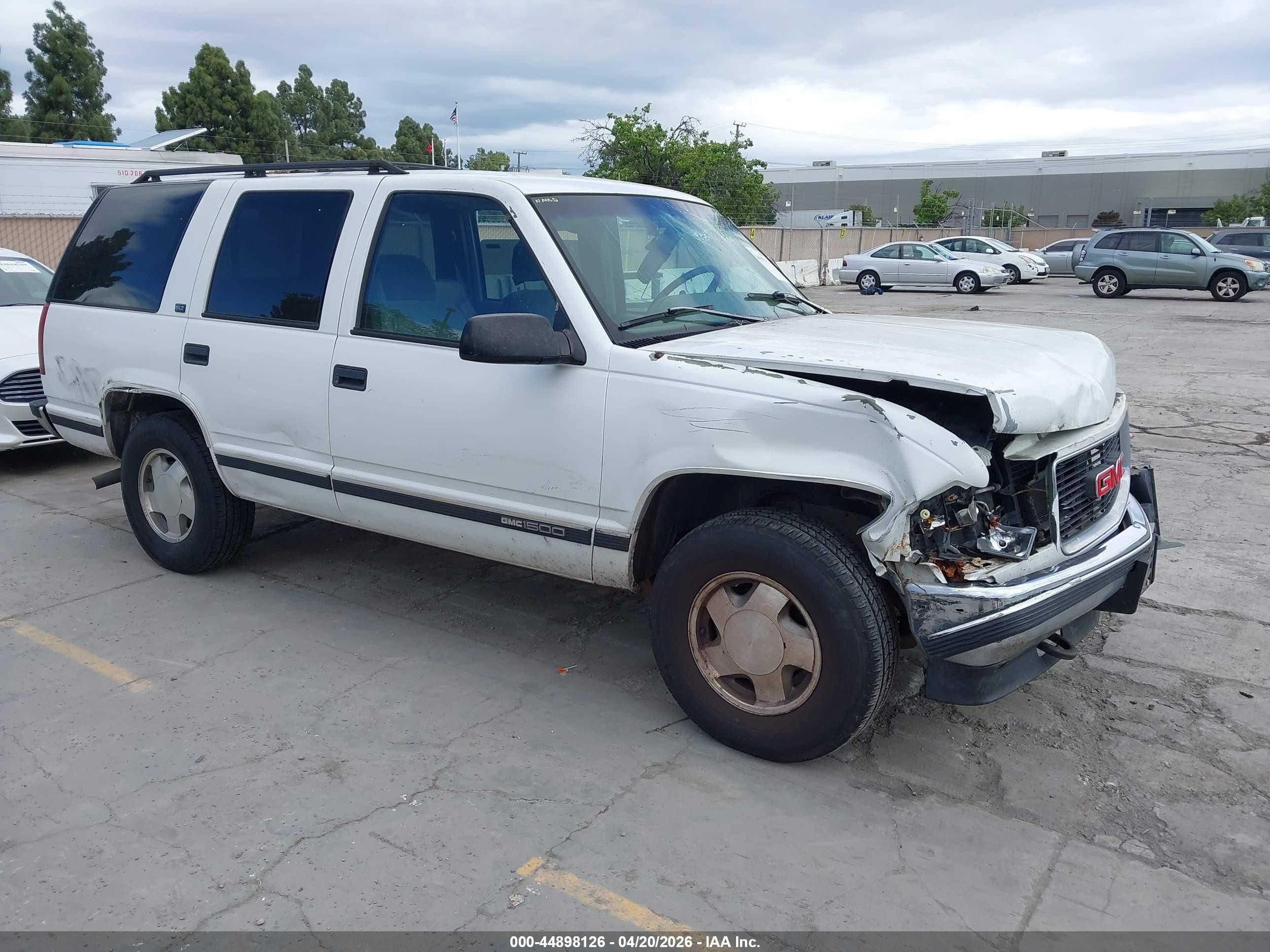 1996 GMC Yukon, VIN 1GKEK13R2TJ734139 — Normal wear