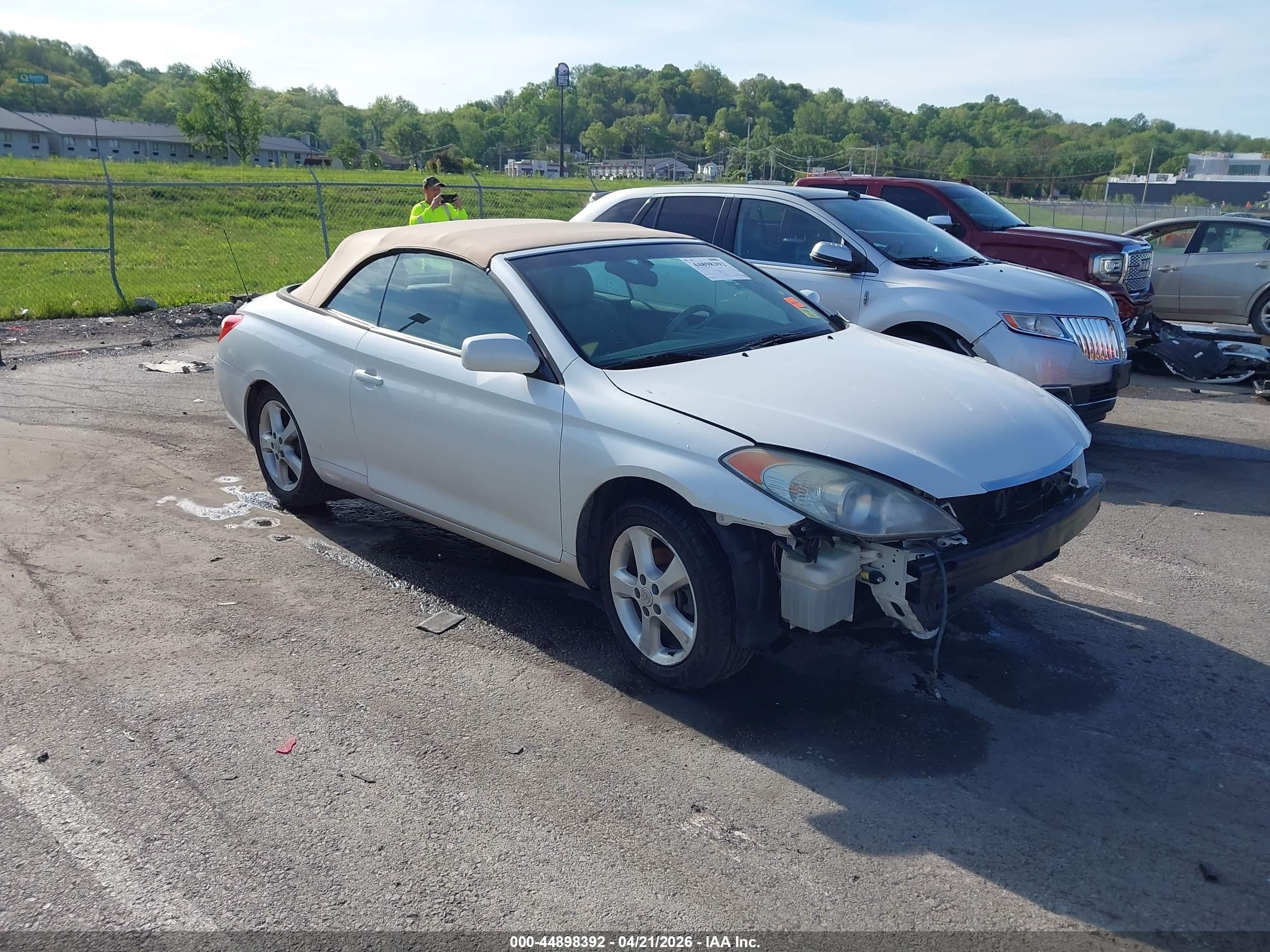 2004 Toyota Solara SLE, VIN 4T1FA38P34U028766 — Front end
