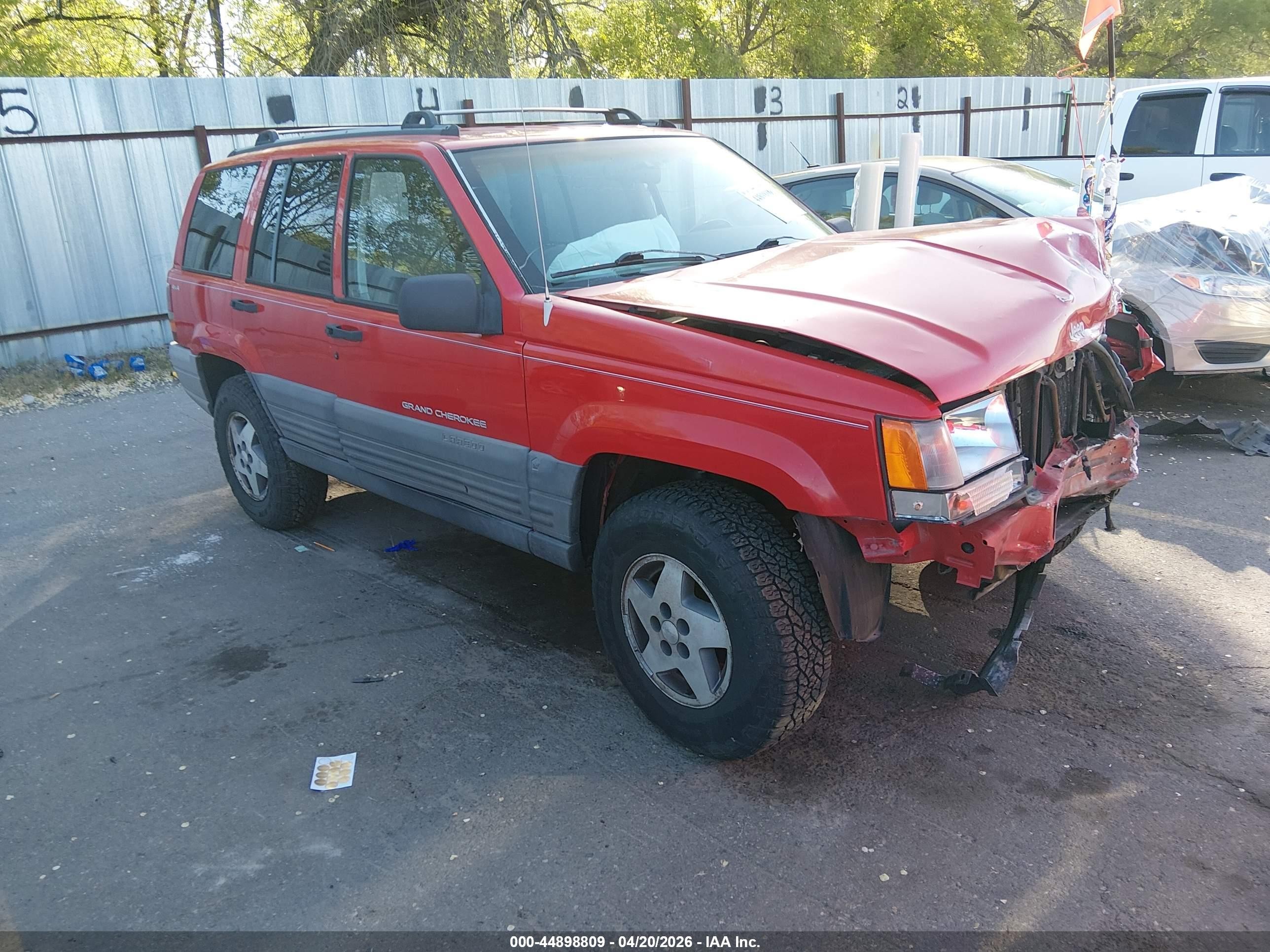 1996 Jeep Grand Cherokee, VIN 1J4EZ58S0TC104189 — Front end