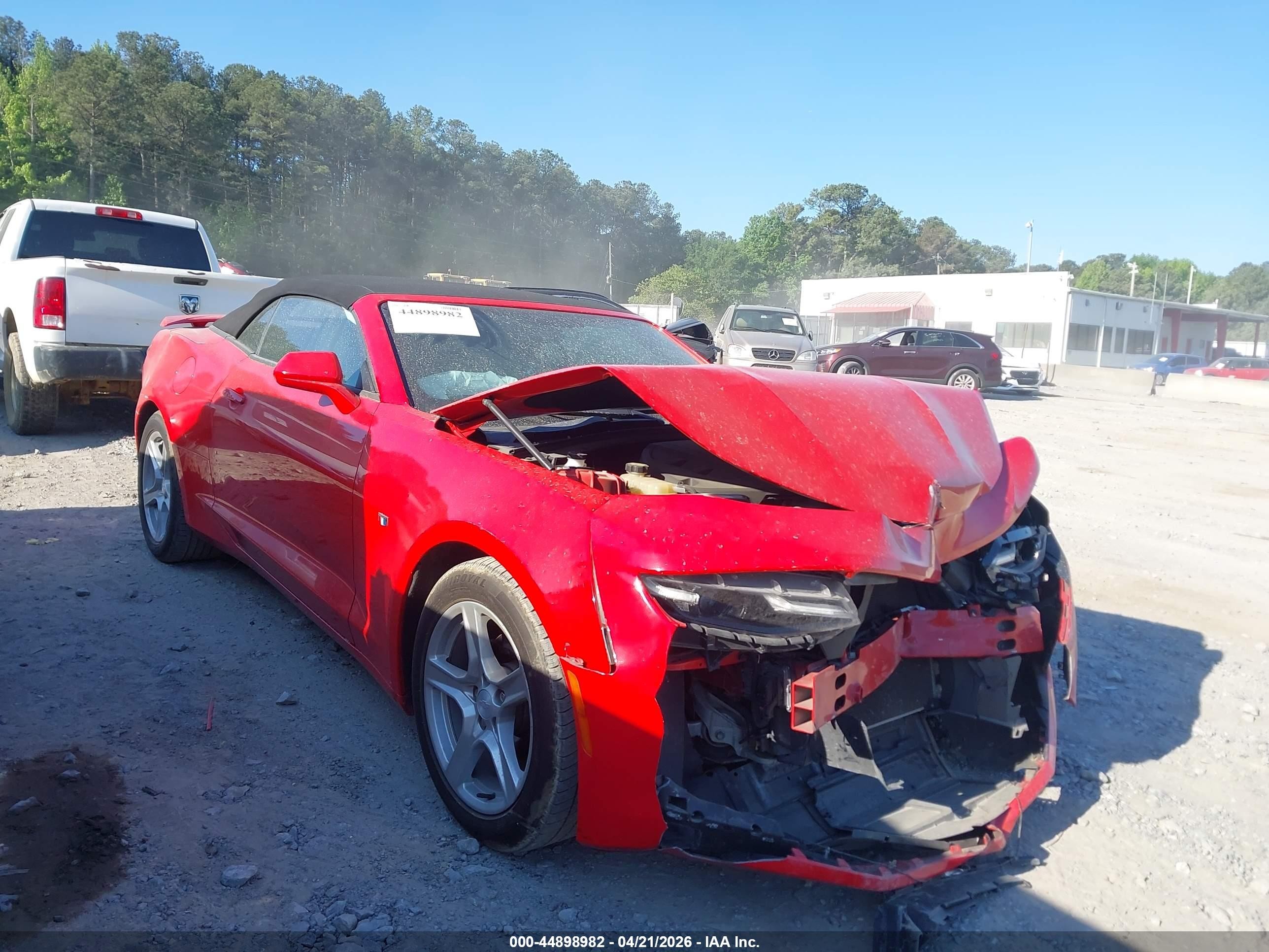 2019 Chevrolet Camaro 1LT, VIN 1G1FB3DSXK0119624 — Перед