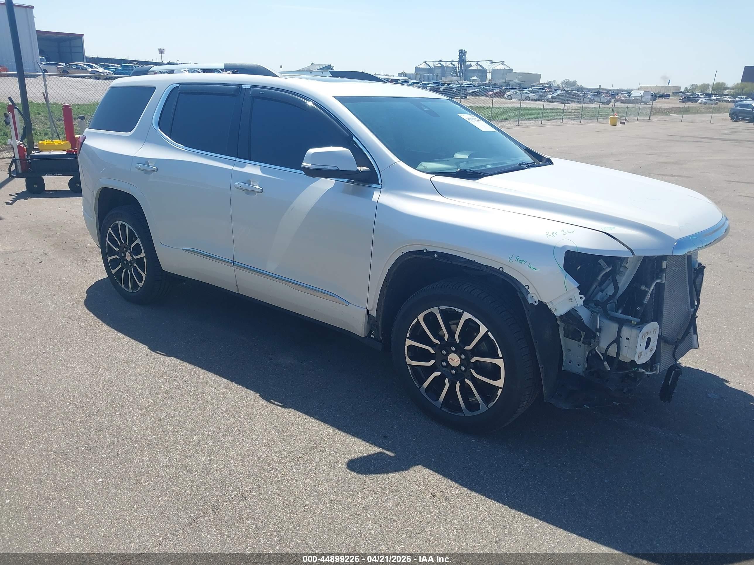 2020 GMC Acadia Denali, VIN 1GKKNXLS2LZ142404 — Front end