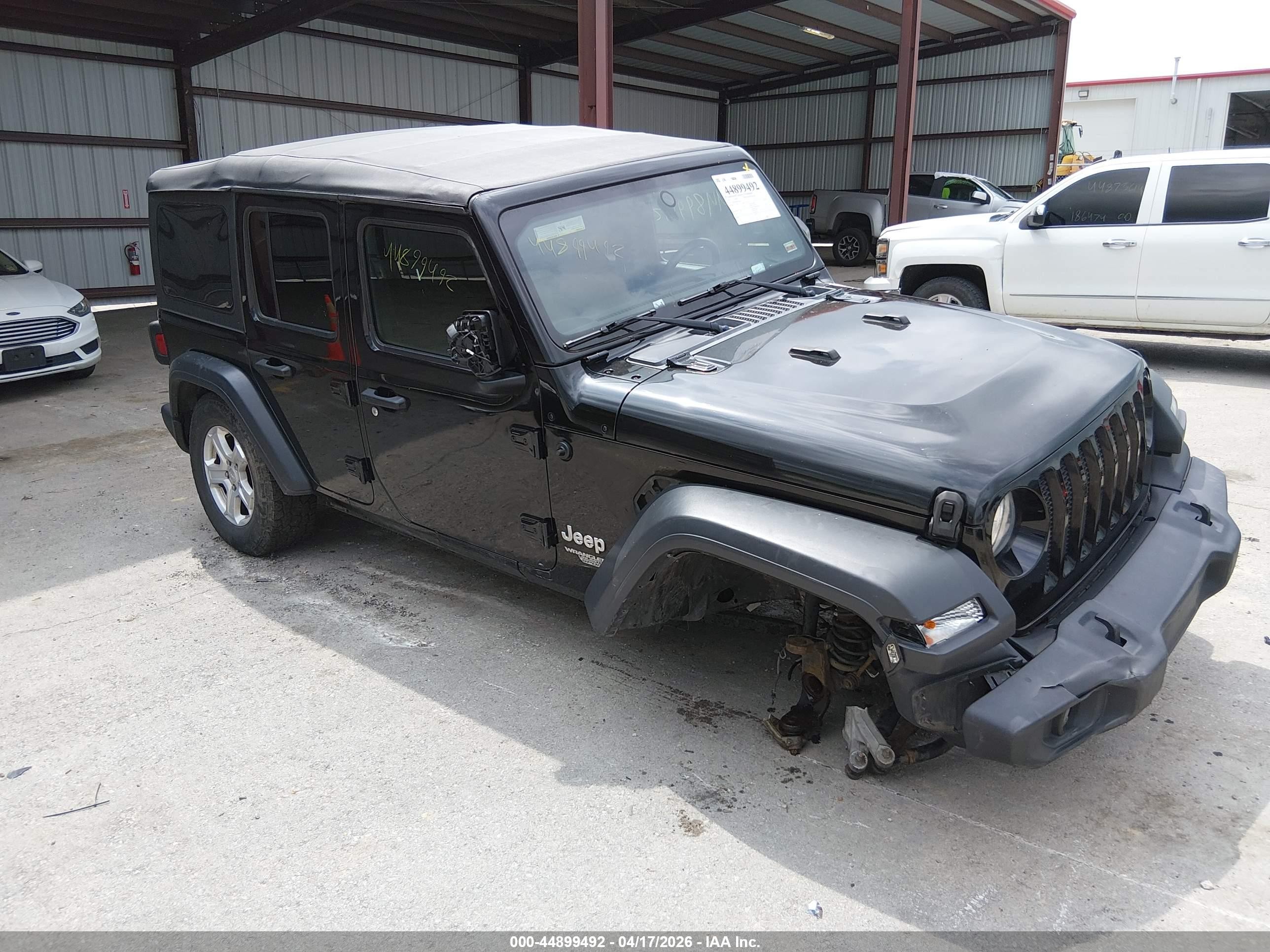 2018 Jeep Wrangler Unlimited Sport, VIN 1C4HJXDG2JW156619 — Front end