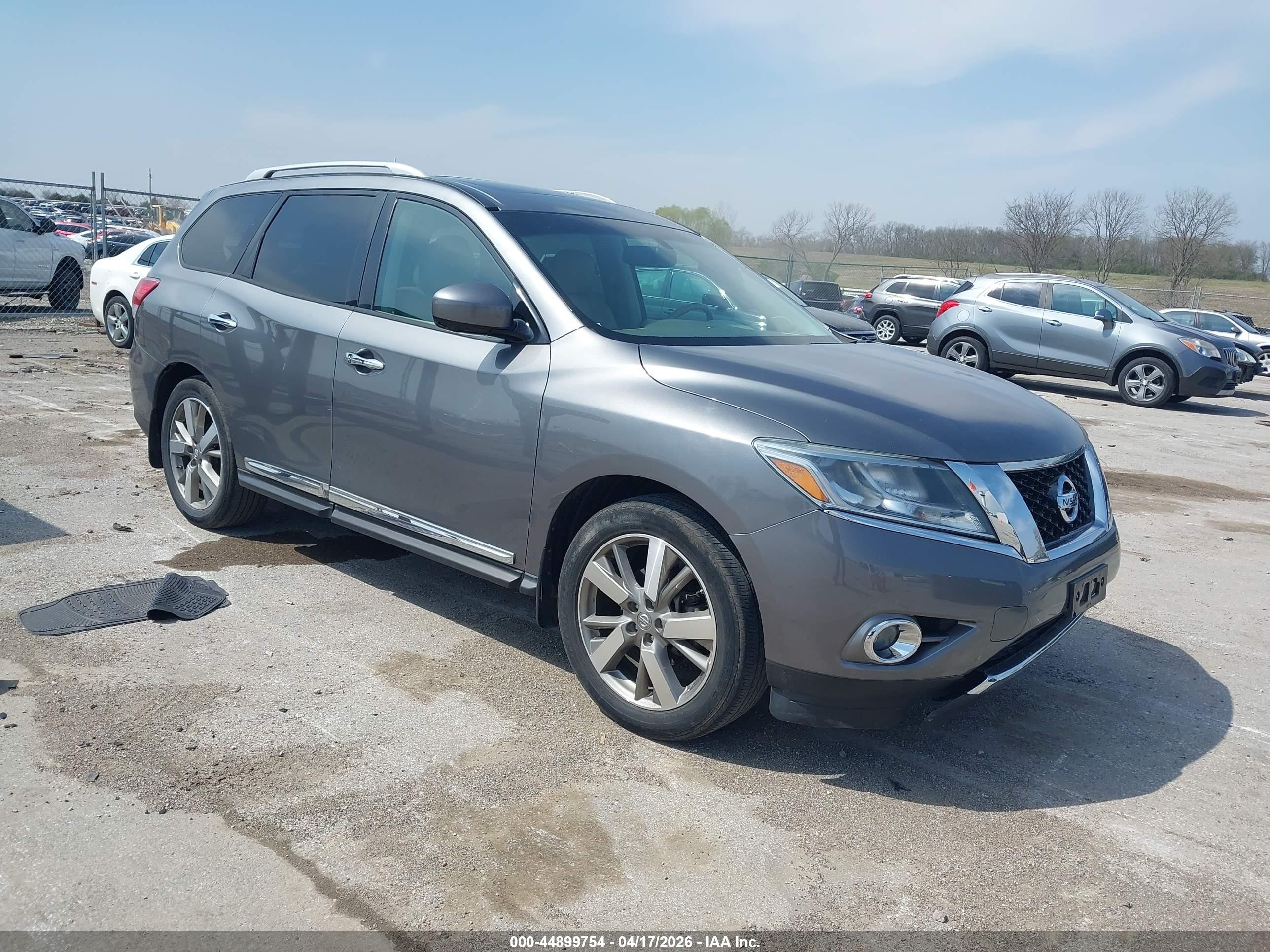 2015 Nissan Pathfinder S, VIN 5N1AR2MN7FC665122 — Зад