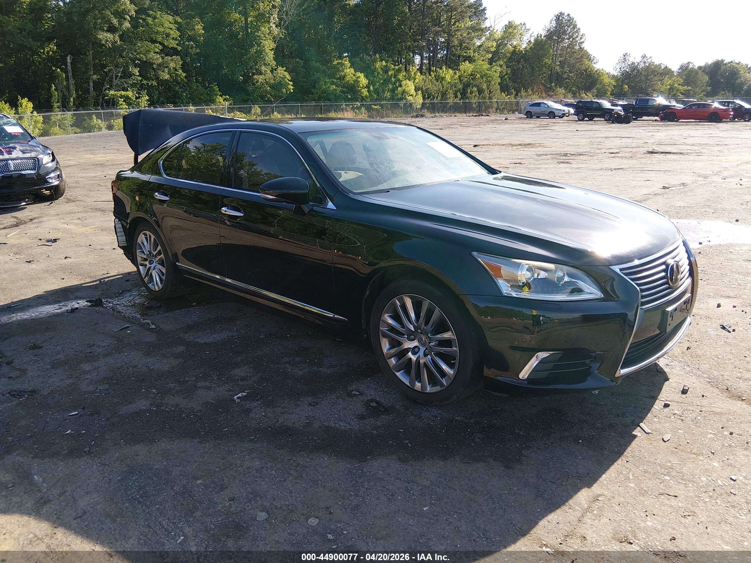 2015 Lexus LS 460, VIN JTHBL5EF0F5136102 — Rear end