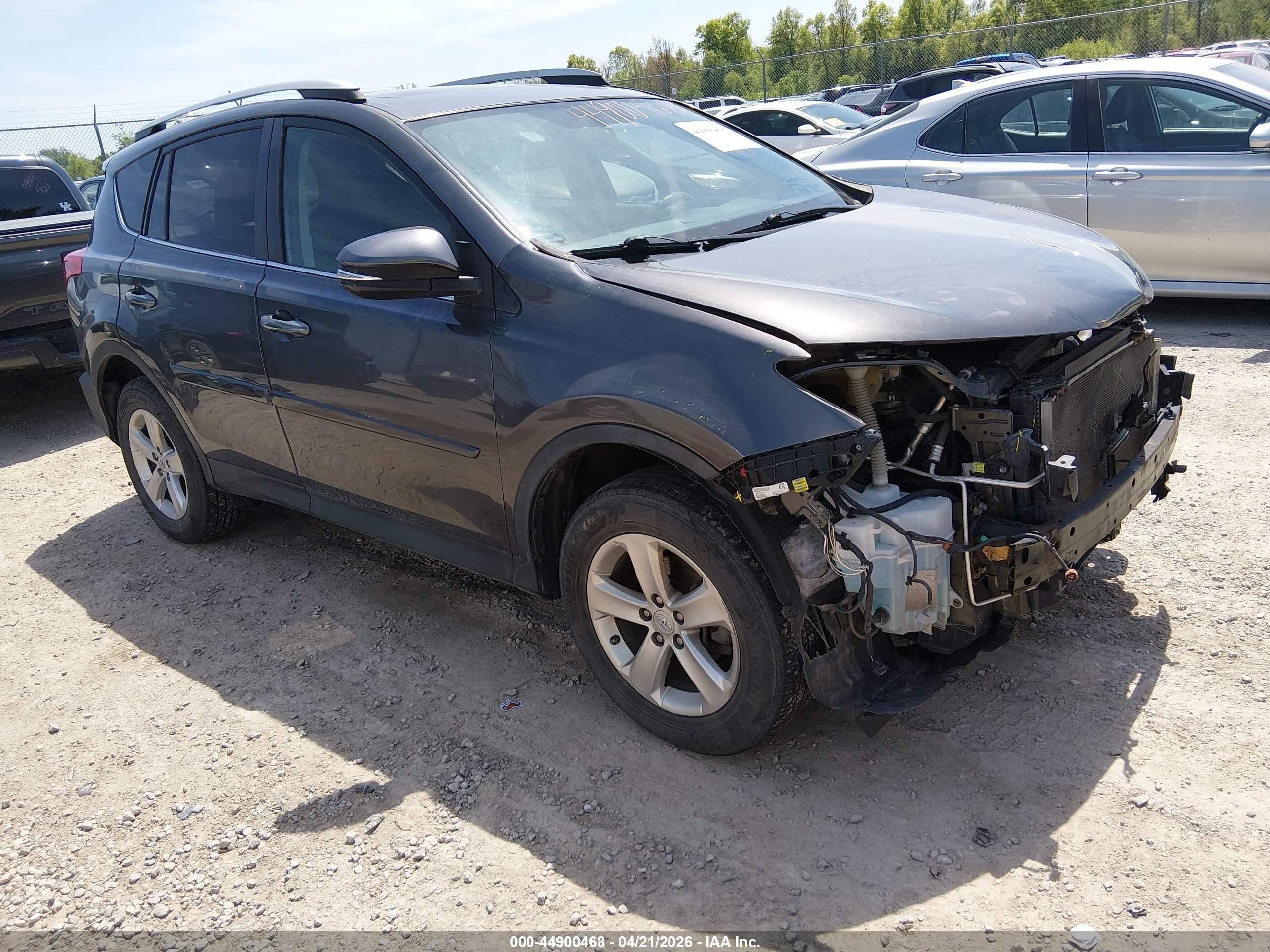 2014 Toyota RAV4 XLE, VIN 2T3RFREV2EW196895 — Front end