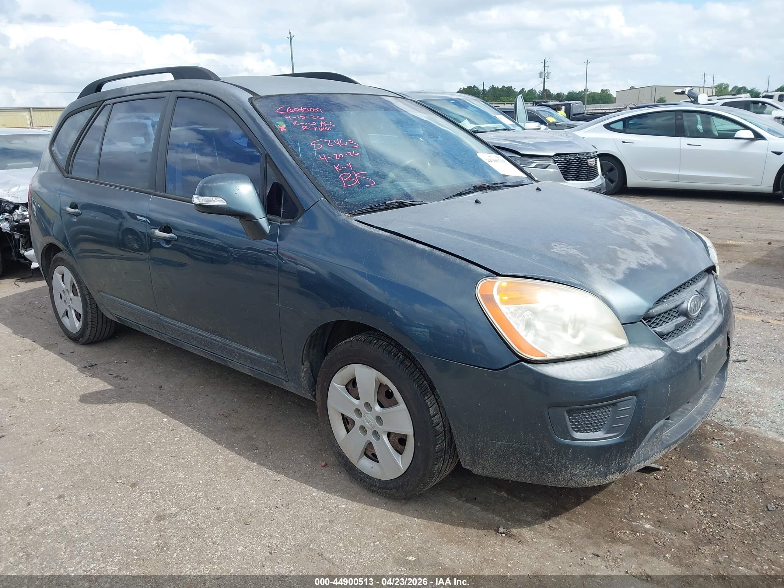2010 Kia Rondo LX, VIN KNAHG8C88A7298673 — Front end