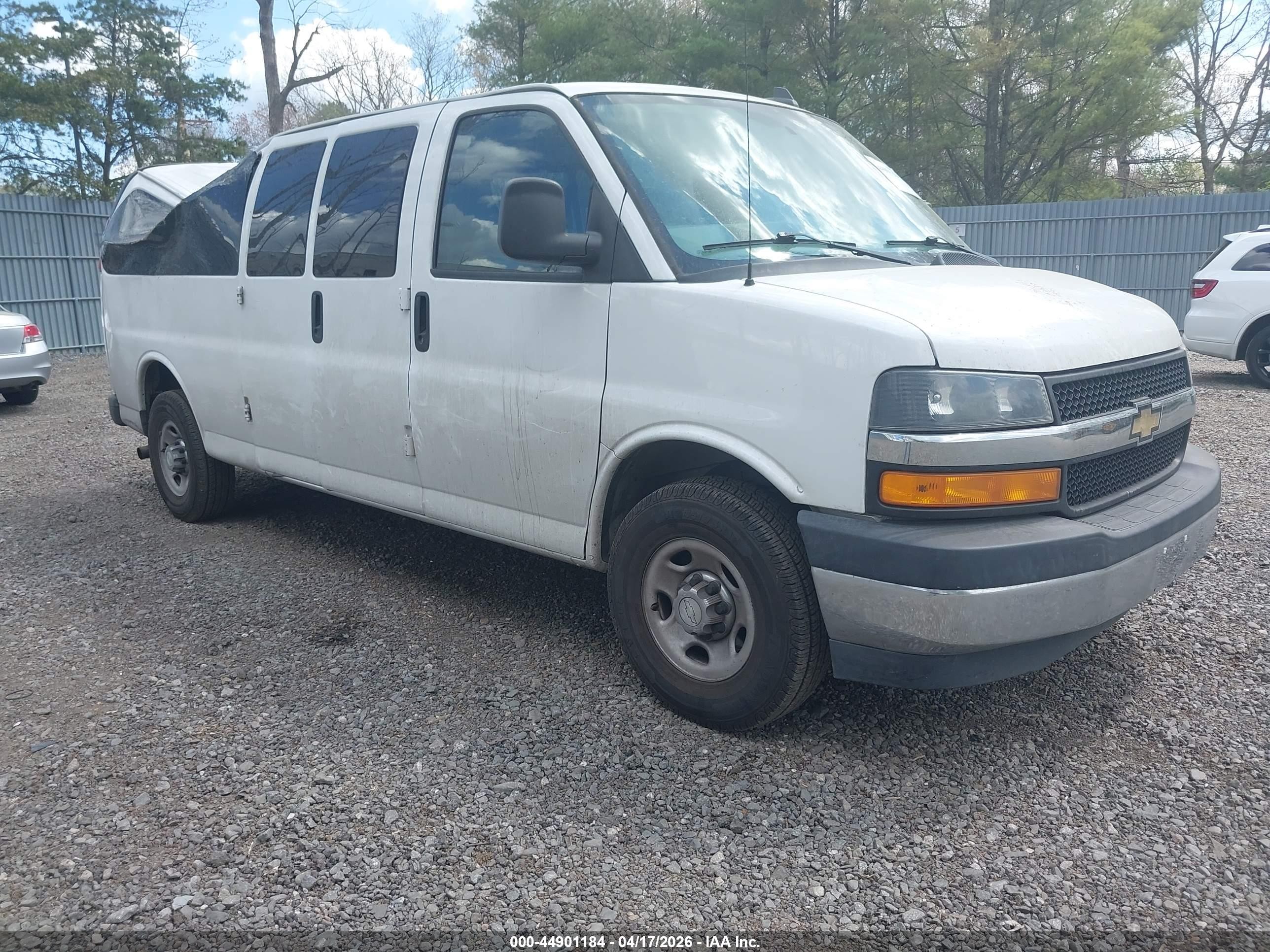2018 Chevrolet Express Passenger LT, VIN 1GAZGPFGXJ1330782 — Roof