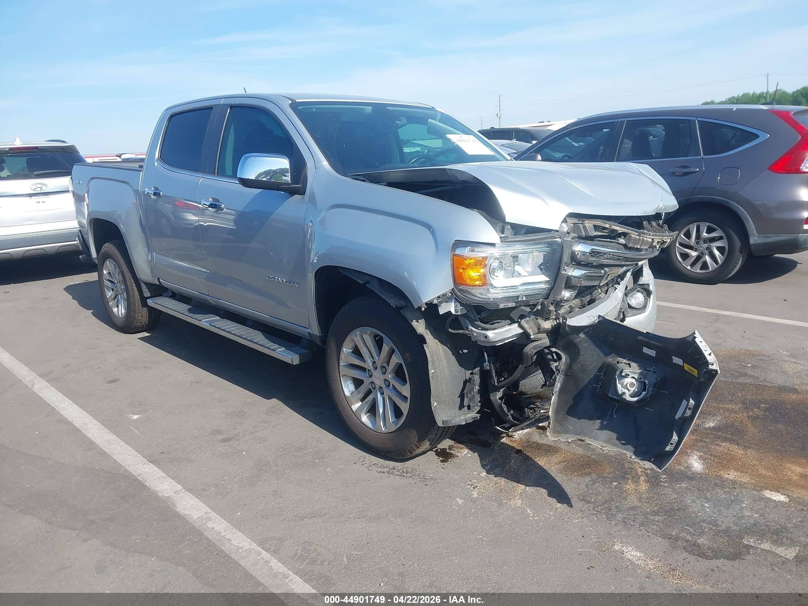 2018 GMC Canyon 4WD SLT, VIN 1GTG6DENXJ1101700 — Front end