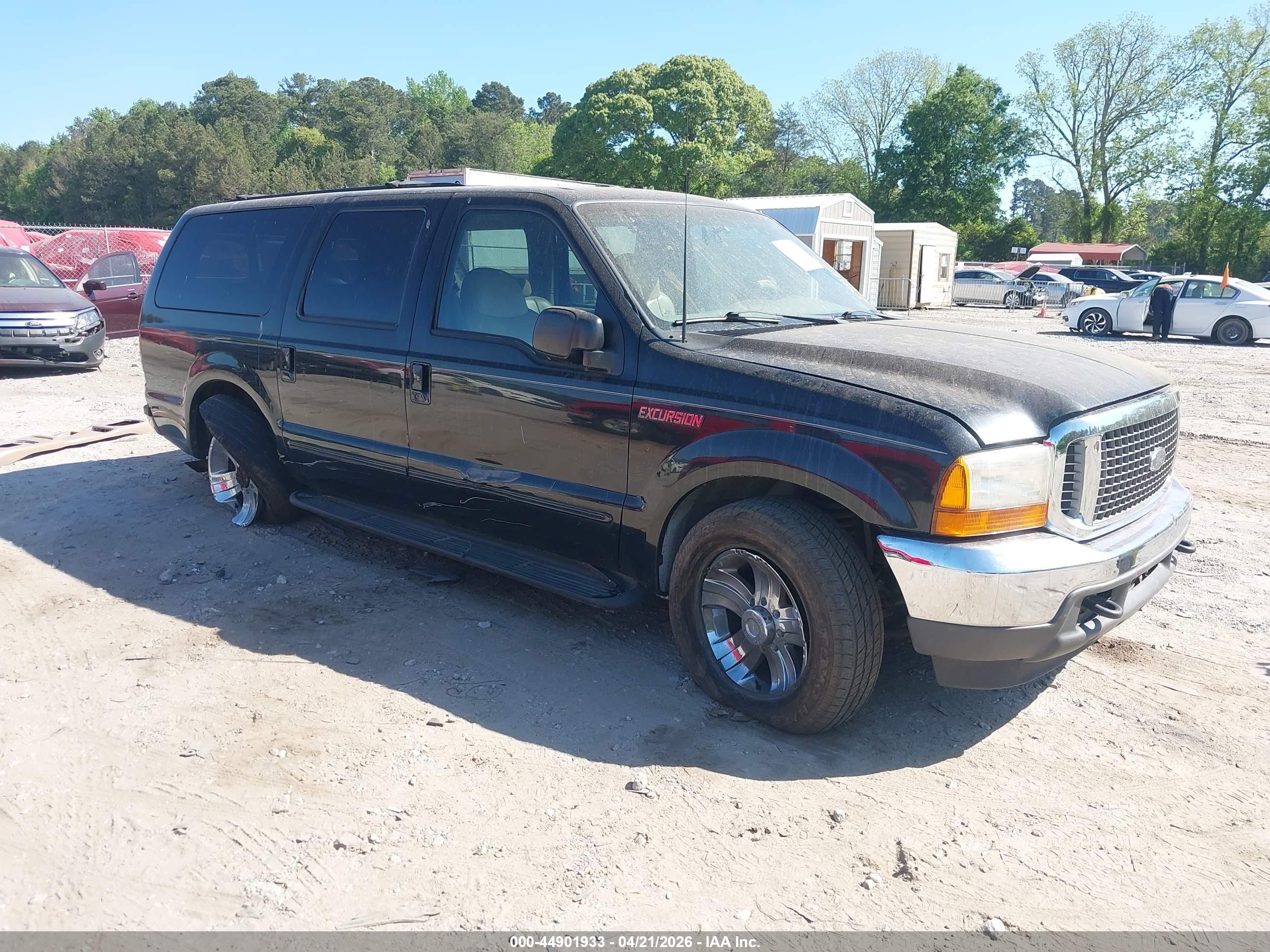 2000 Ford Excursion XLT, VIN 1FMNU40S7YED27962 — Side