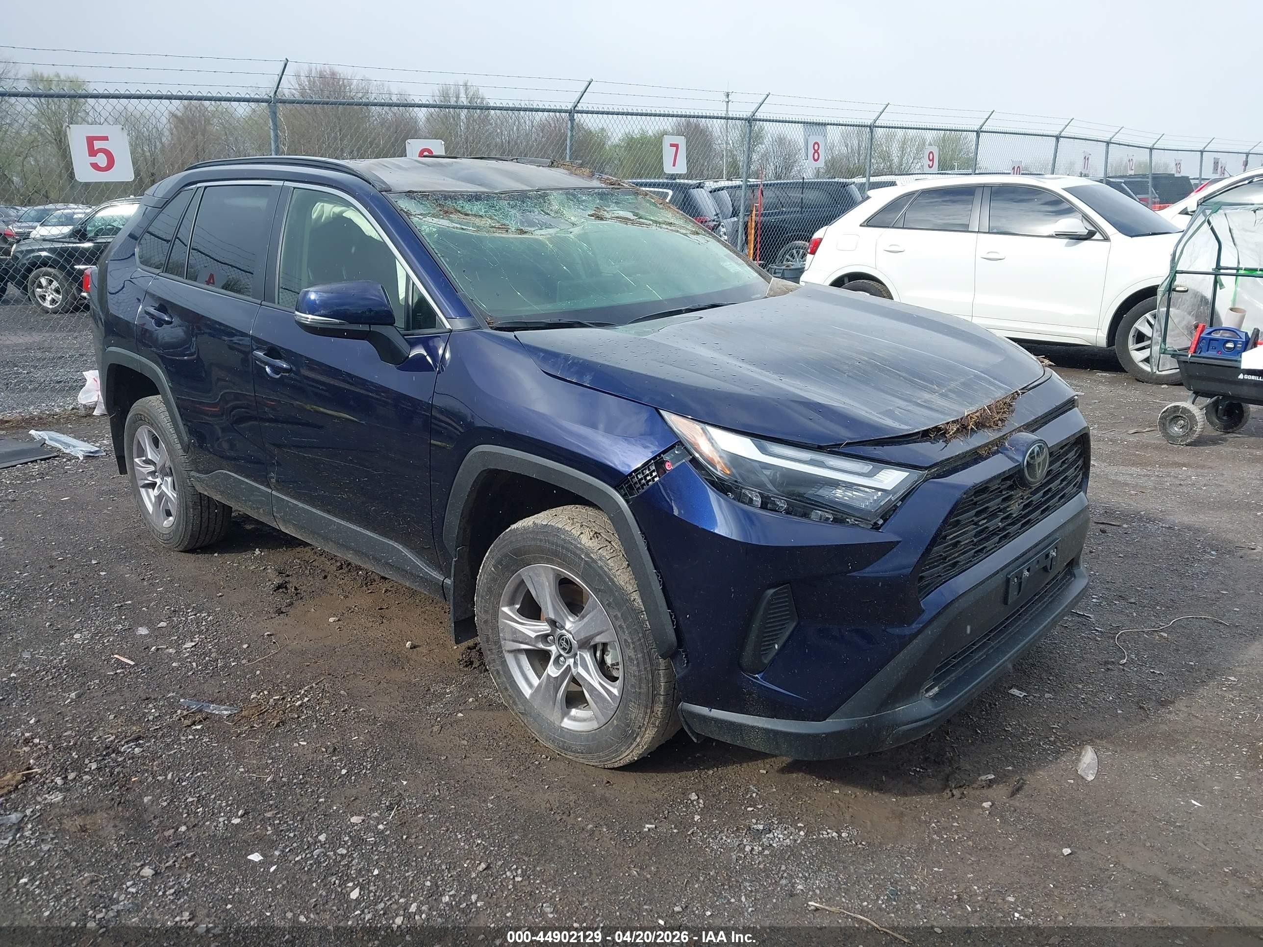 2025 Toyota RAV4 XLE, VIN JTMP1RFV4SJ043207 — Перед