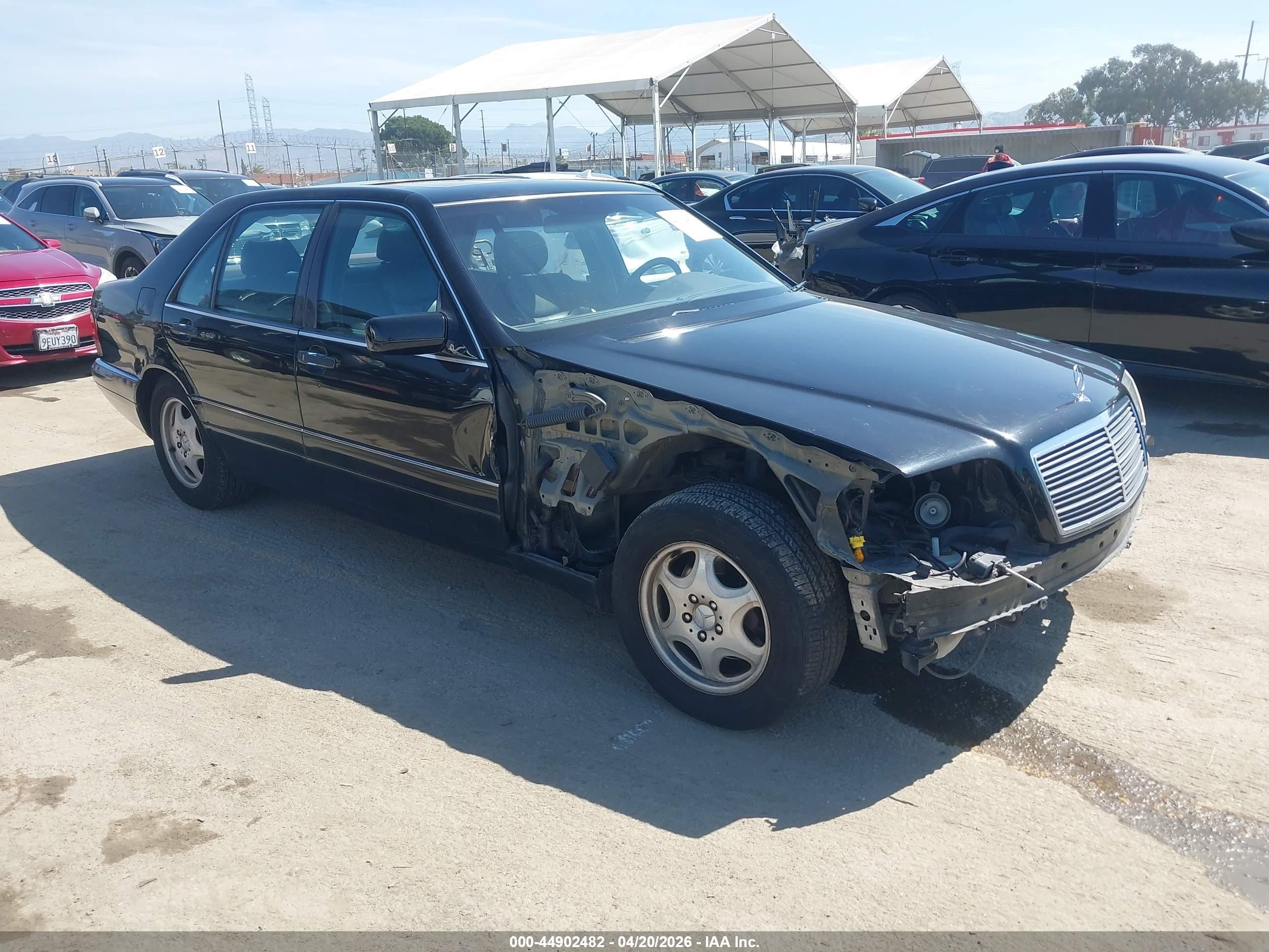1998 Mercedes-Benz S 320/430/500, VIN WDBGA43G2WA382044 — Front end