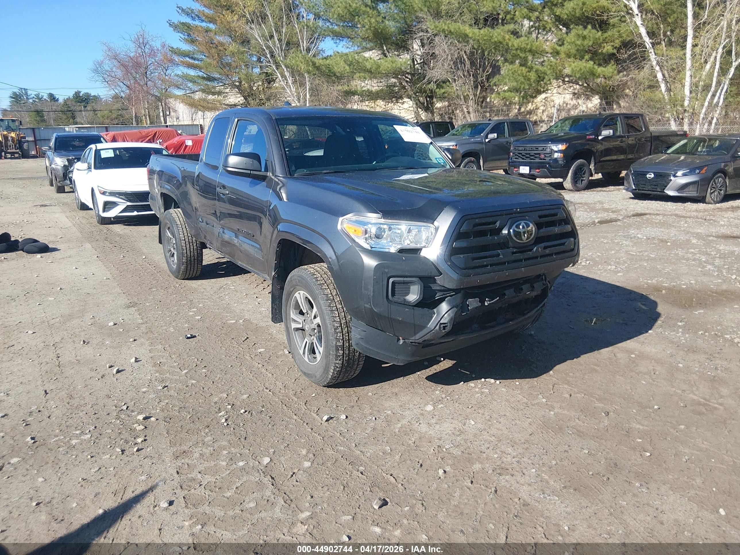 2019 Toyota Tacoma SR, VIN 5TFSX5EN2KX067246 — Front end