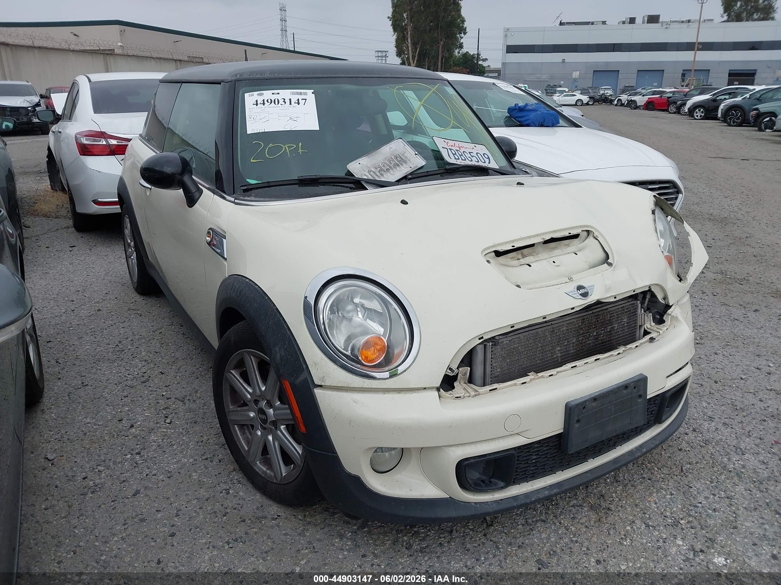 2013 MINI Hardtop S, VIN WMWSV3C53DT393352 — Перед