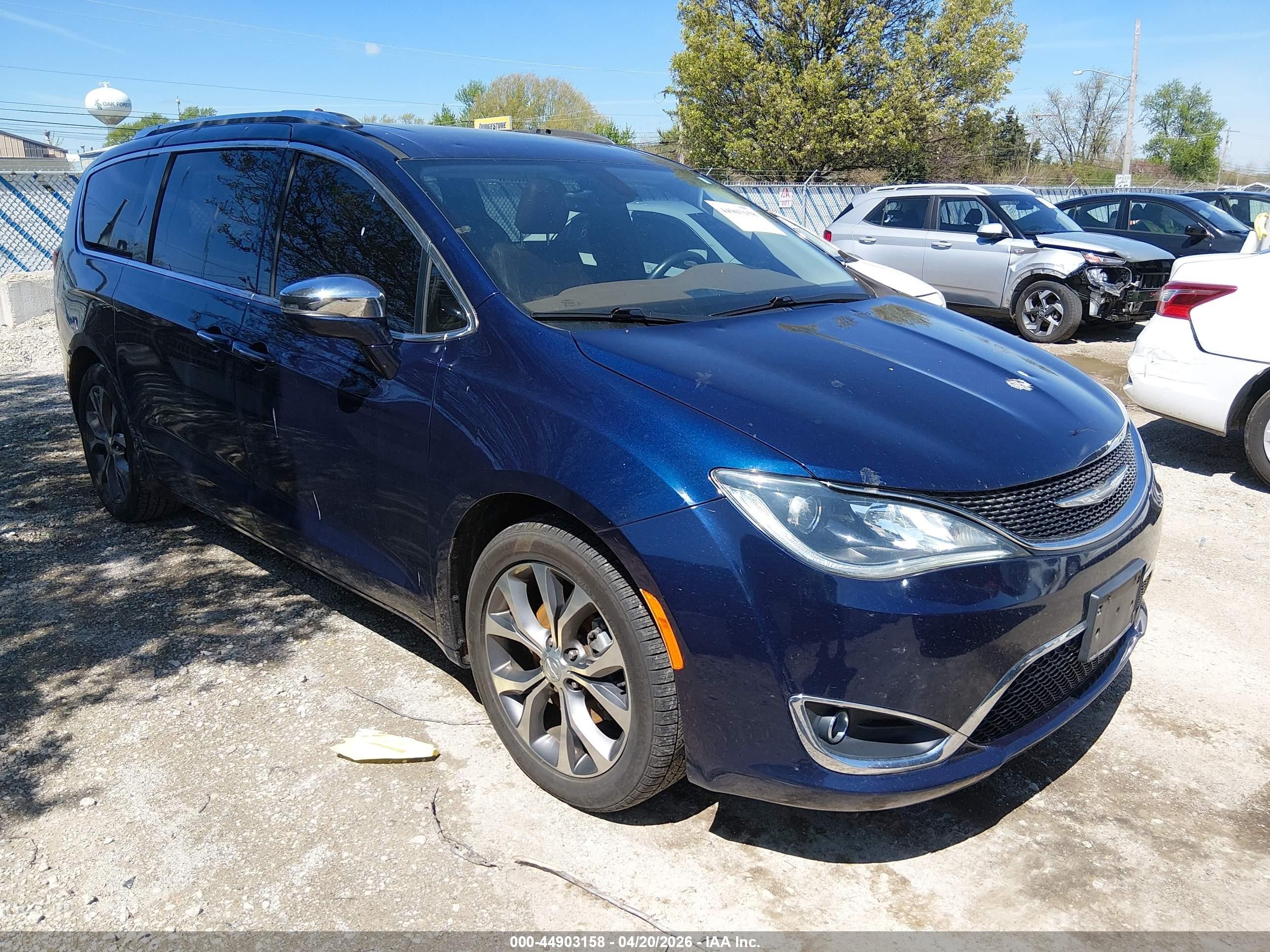 2017 Chrysler Pacifica Limited, VIN 2C4RC1GG6HR512662 — Not stated