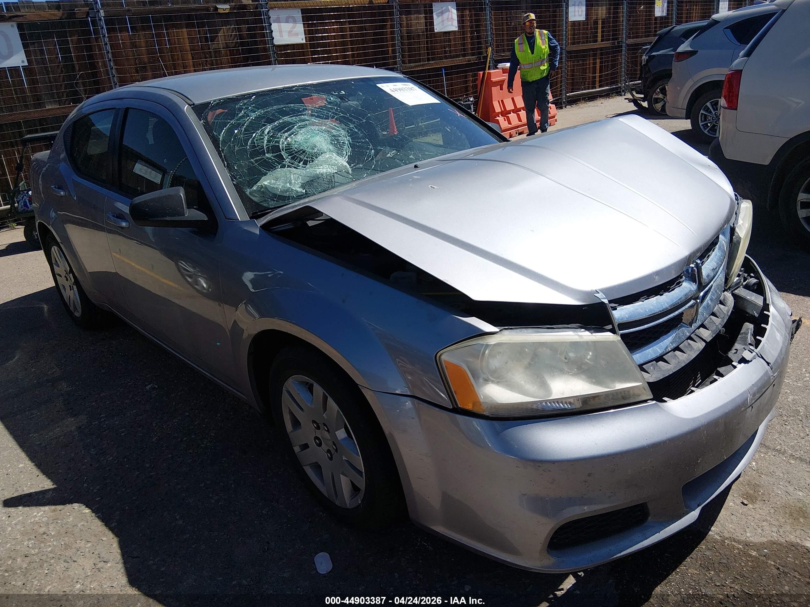 2014 Dodge Avenger SE, VIN 1C3CDZAB0EN184327 — Front end