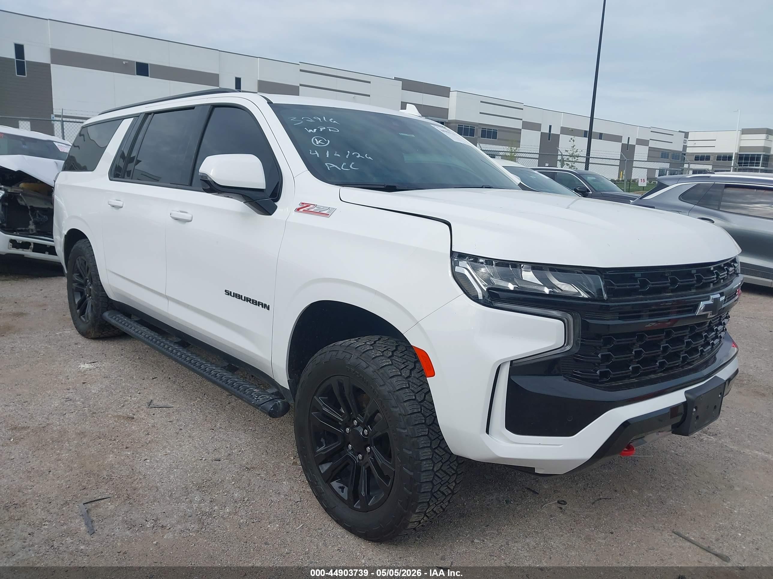 2024 Chevrolet Suburban Z71, VIN 1GNSKDKD9RR106912 — Зад