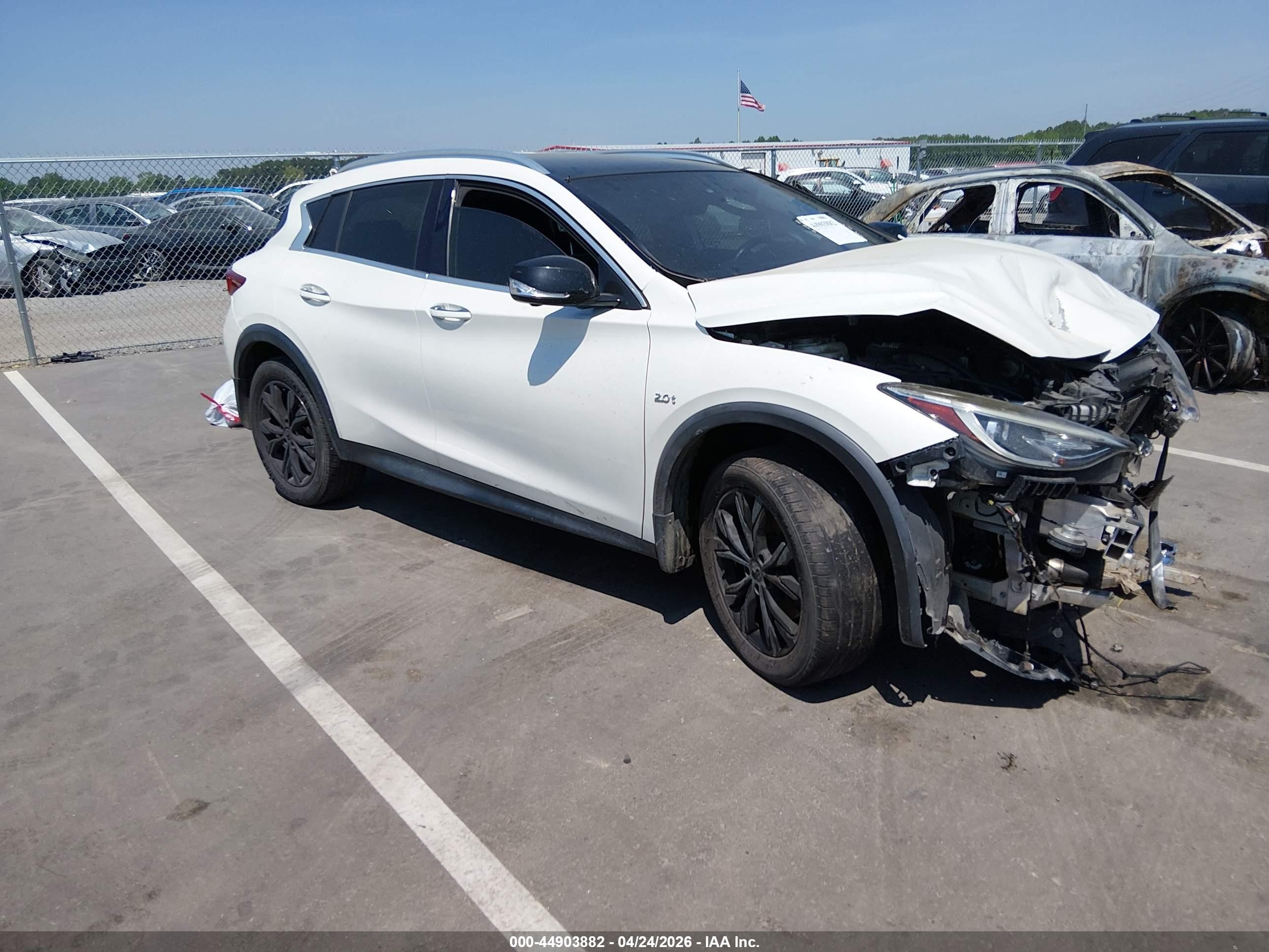 2019 Infiniti QX30 Essential, VIN SJKCH5CR9KA011036 — Front end