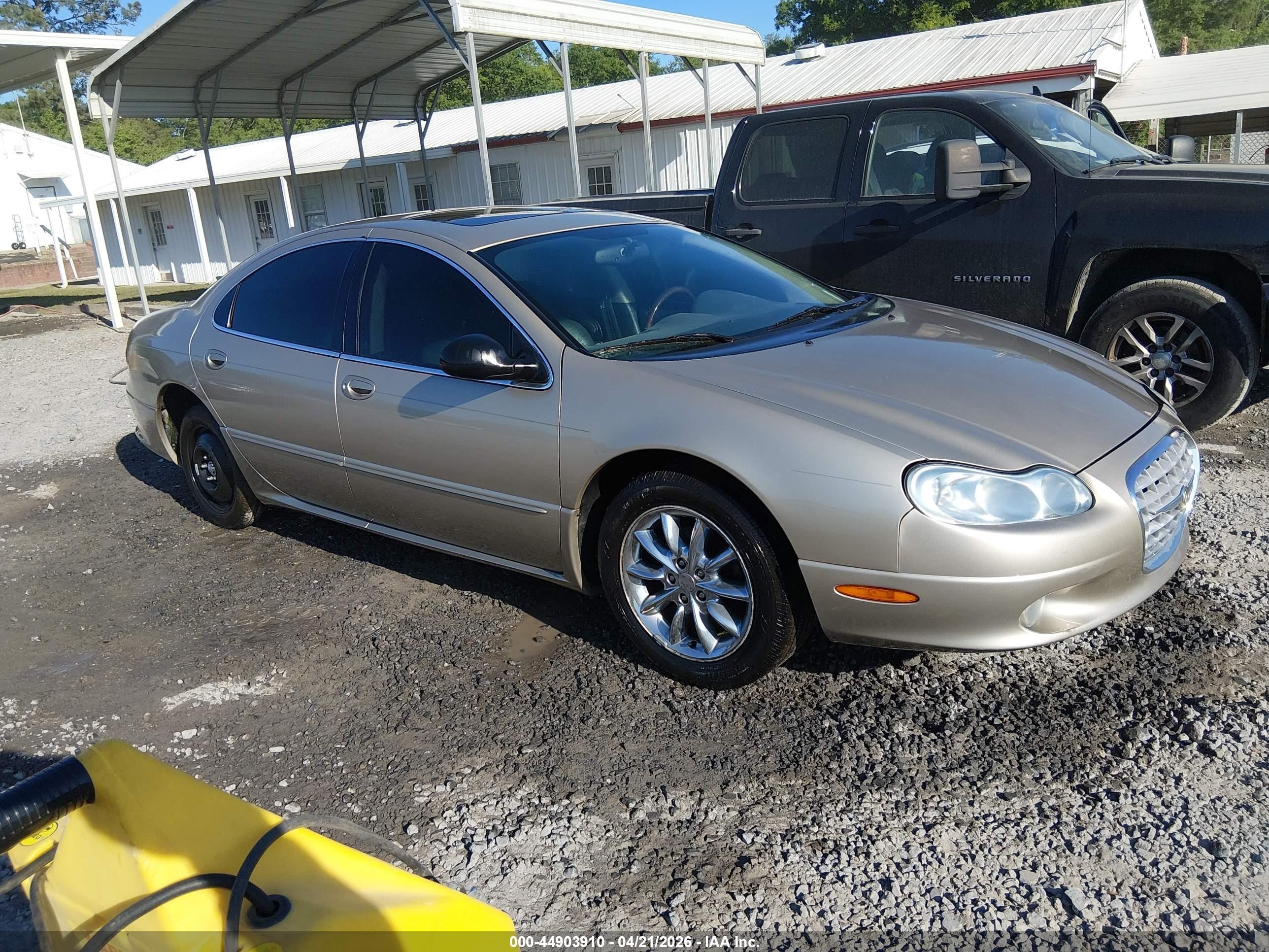 2002 Chrysler Concorde Limited, VIN 2C3HD56G92H163726 — Front end