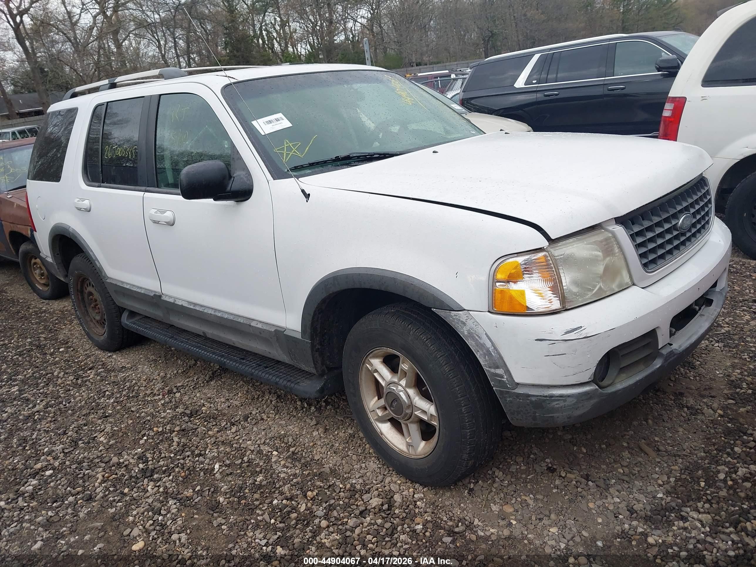 2002 Ford Explorer XLT, VIN 1FMZU73E52UA59807 — Front end