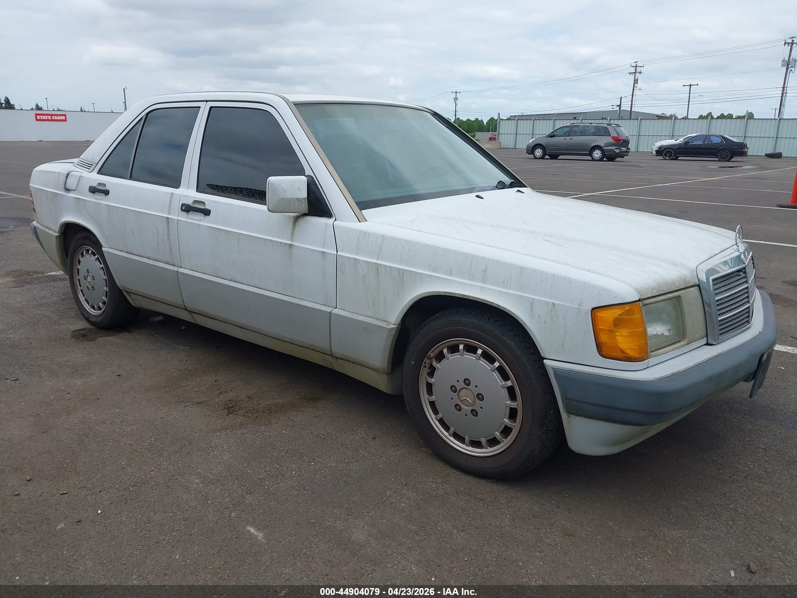 1992 Mercedes-Benz 190 E, VIN WDBDA28D2NF899657 — Normal wear