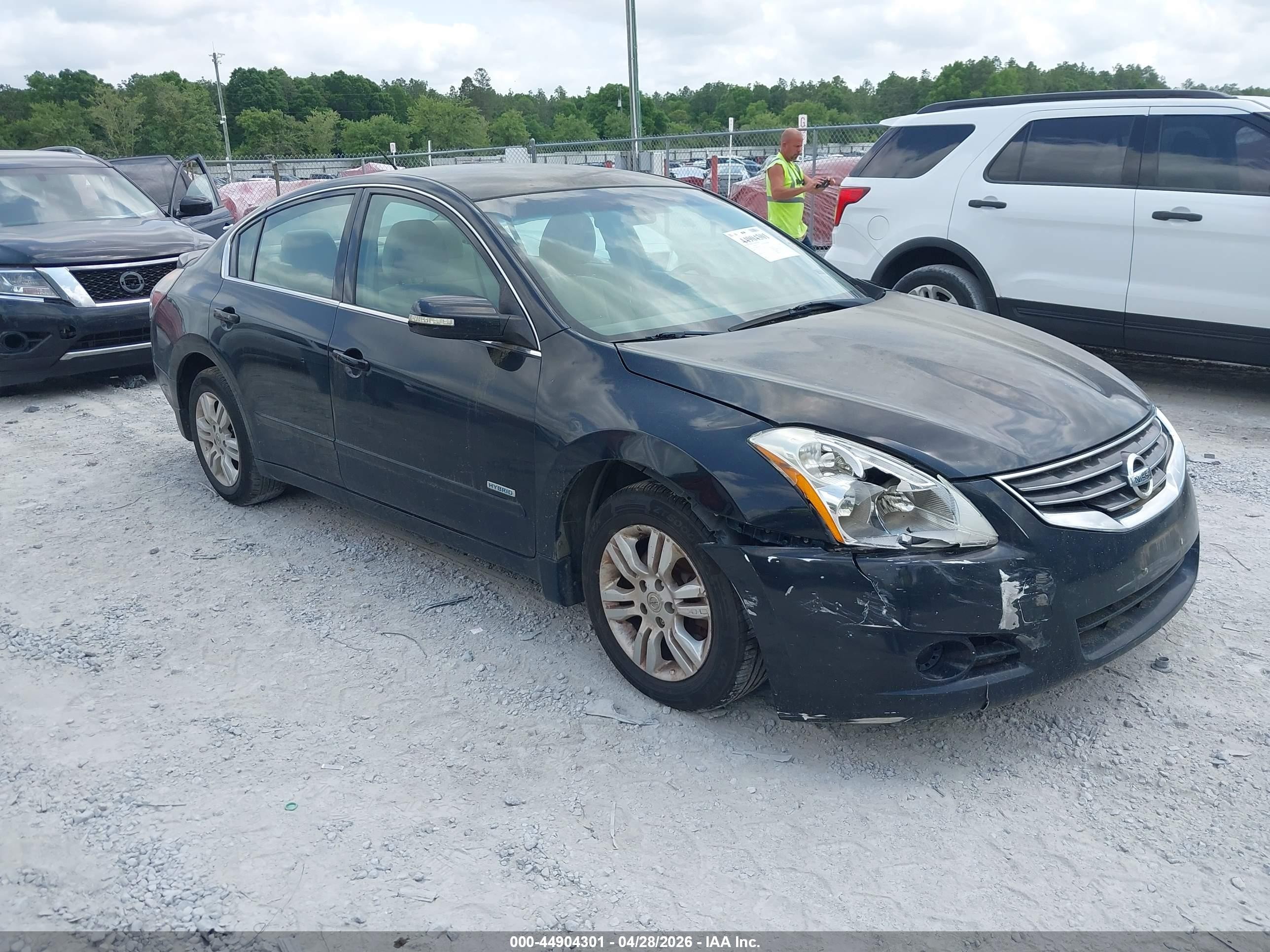 2011 Nissan Altima Hybrid, VIN 1N4CL2AP9BC110595 — Front end