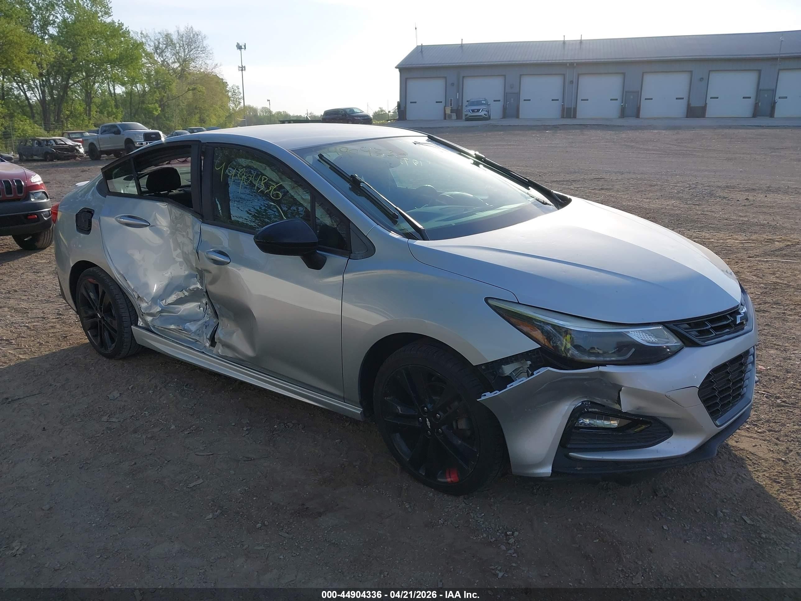 2018 Chevrolet Cruze LT, VIN 1G1BE5SMXJ7174750 — Front end