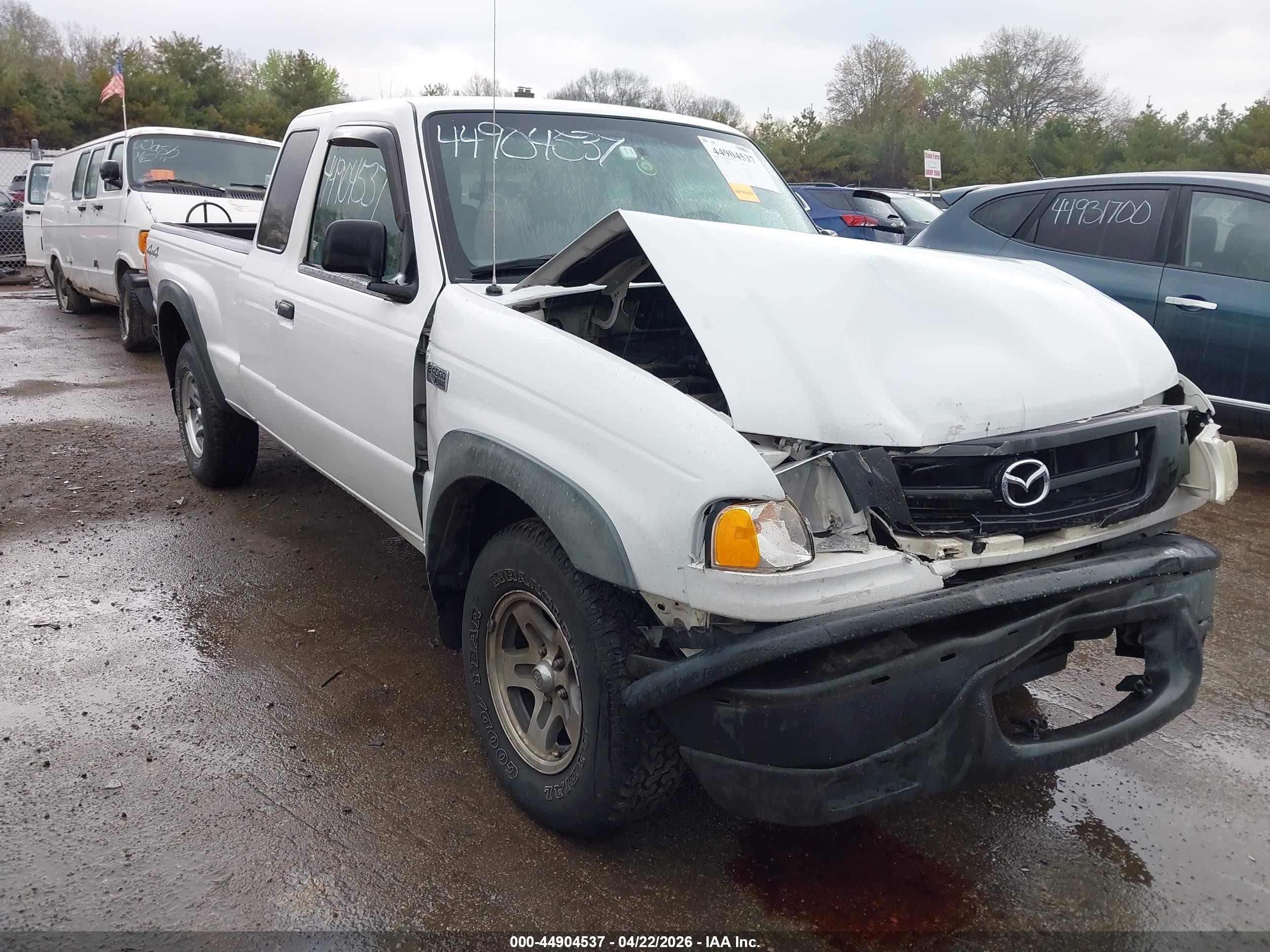 2004 Mazda B-Series SE, VIN 4F4ZR17E44TM07965 — Front end