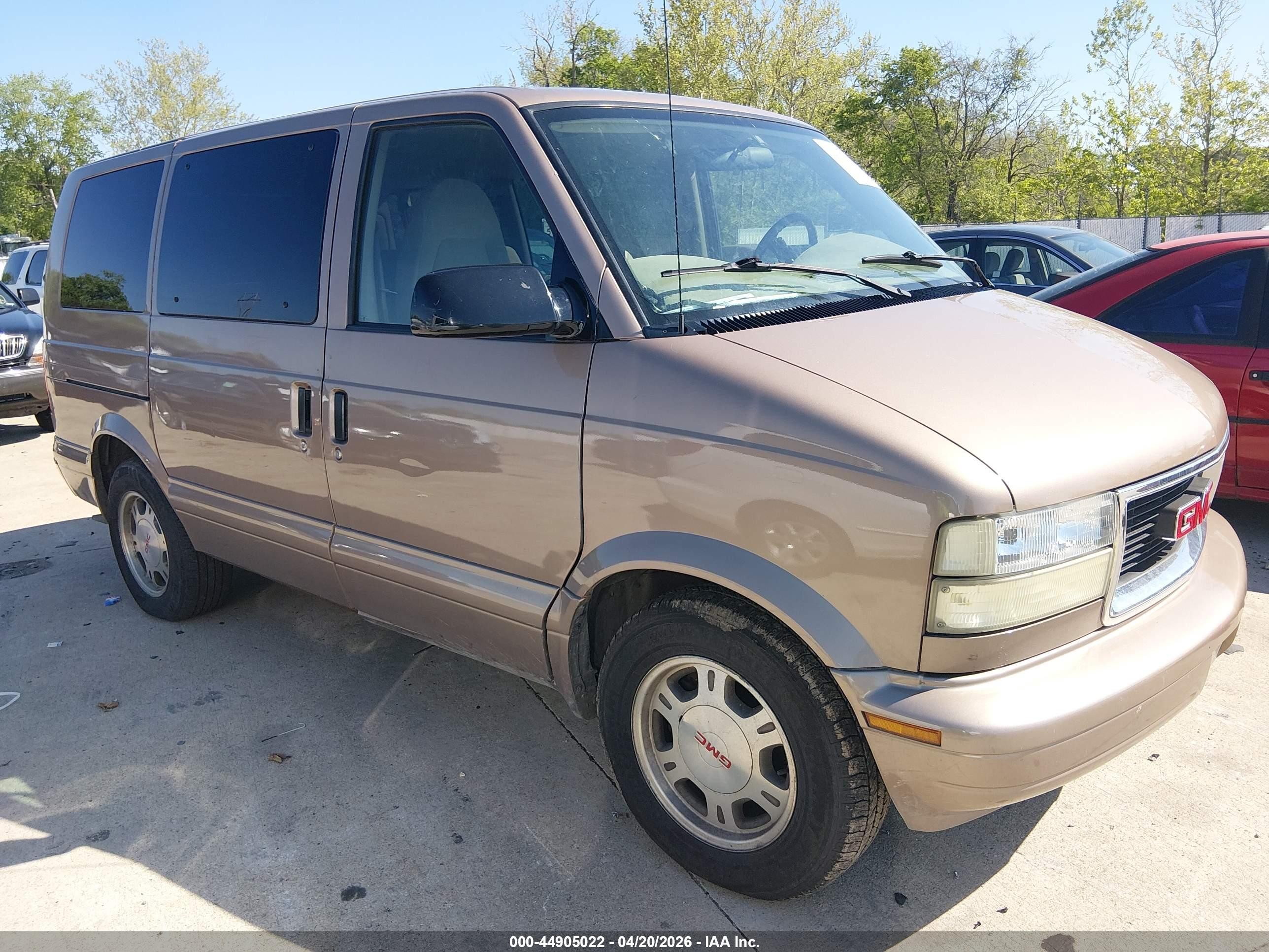 2005 GMC Safari, VIN 1GKDM19X75B505299 — Normal wear