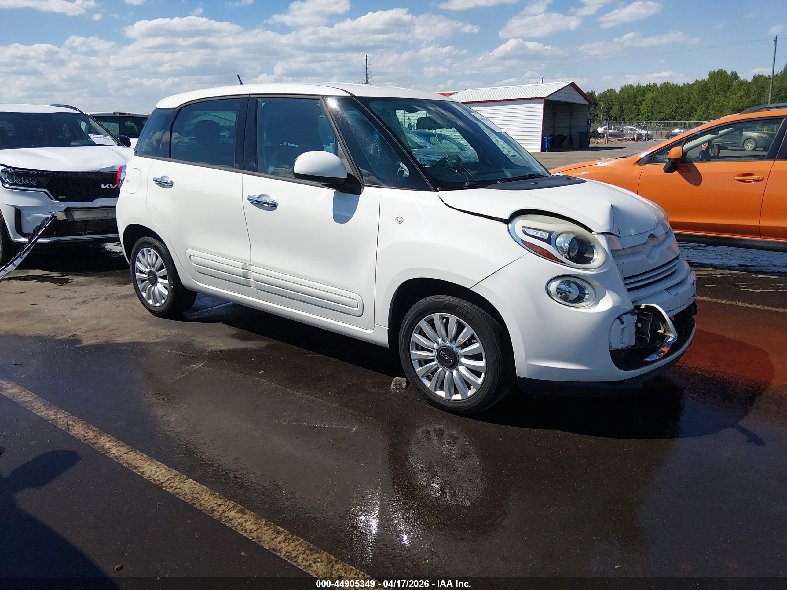 2014 FIAT 500L Easy, VIN ZFBCFABH1EZ027413 — Front end