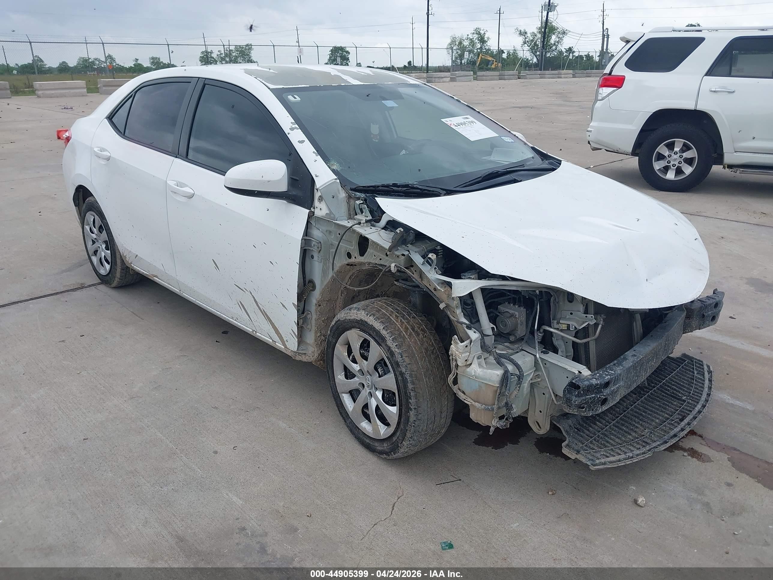 2016 Toyota Corolla LE, VIN 5YFBURHE3GP416397 — Front end