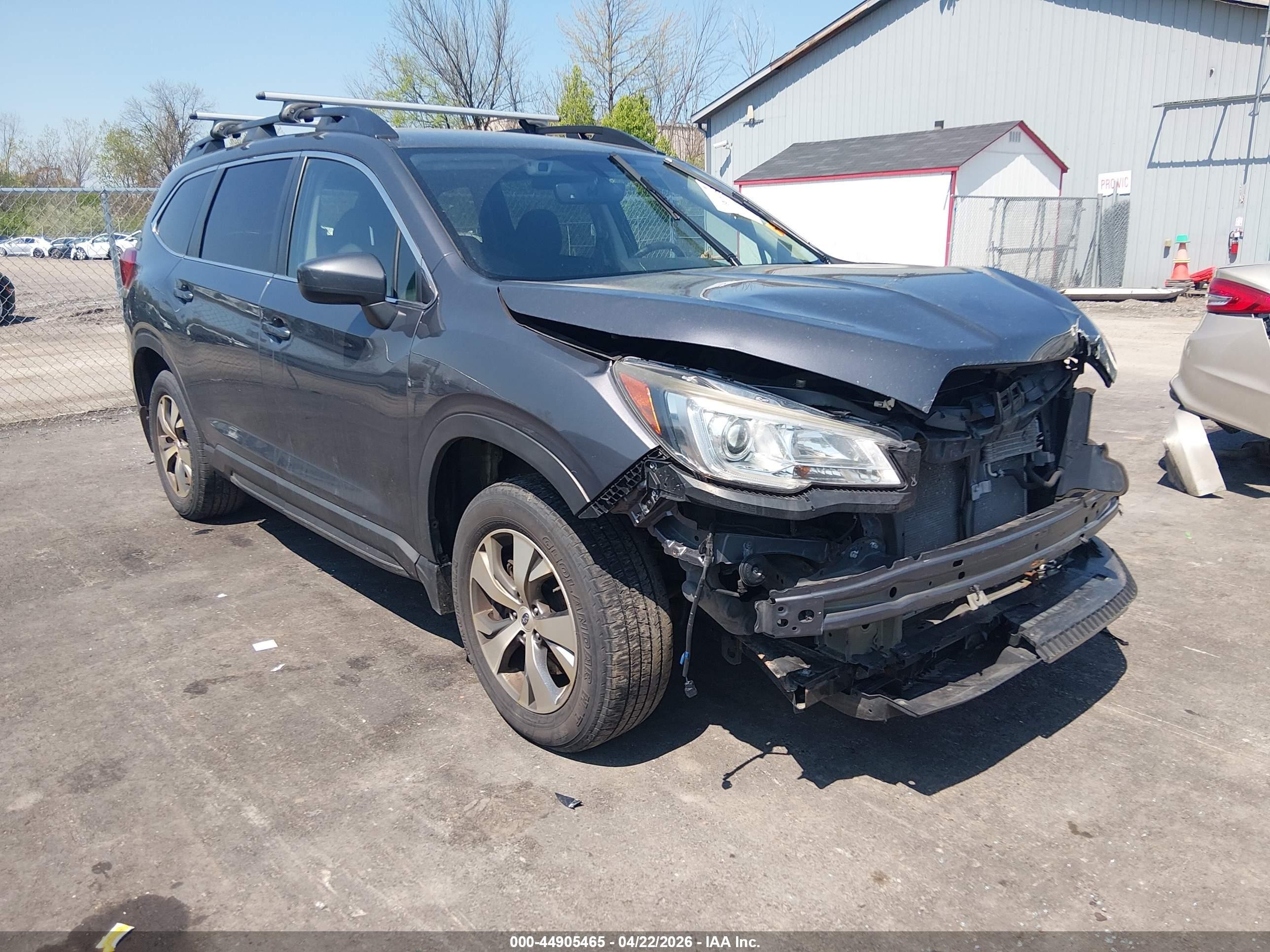 2020 Subaru Ascent Premium, VIN 4S4WMACD5L3449613 — Front end
