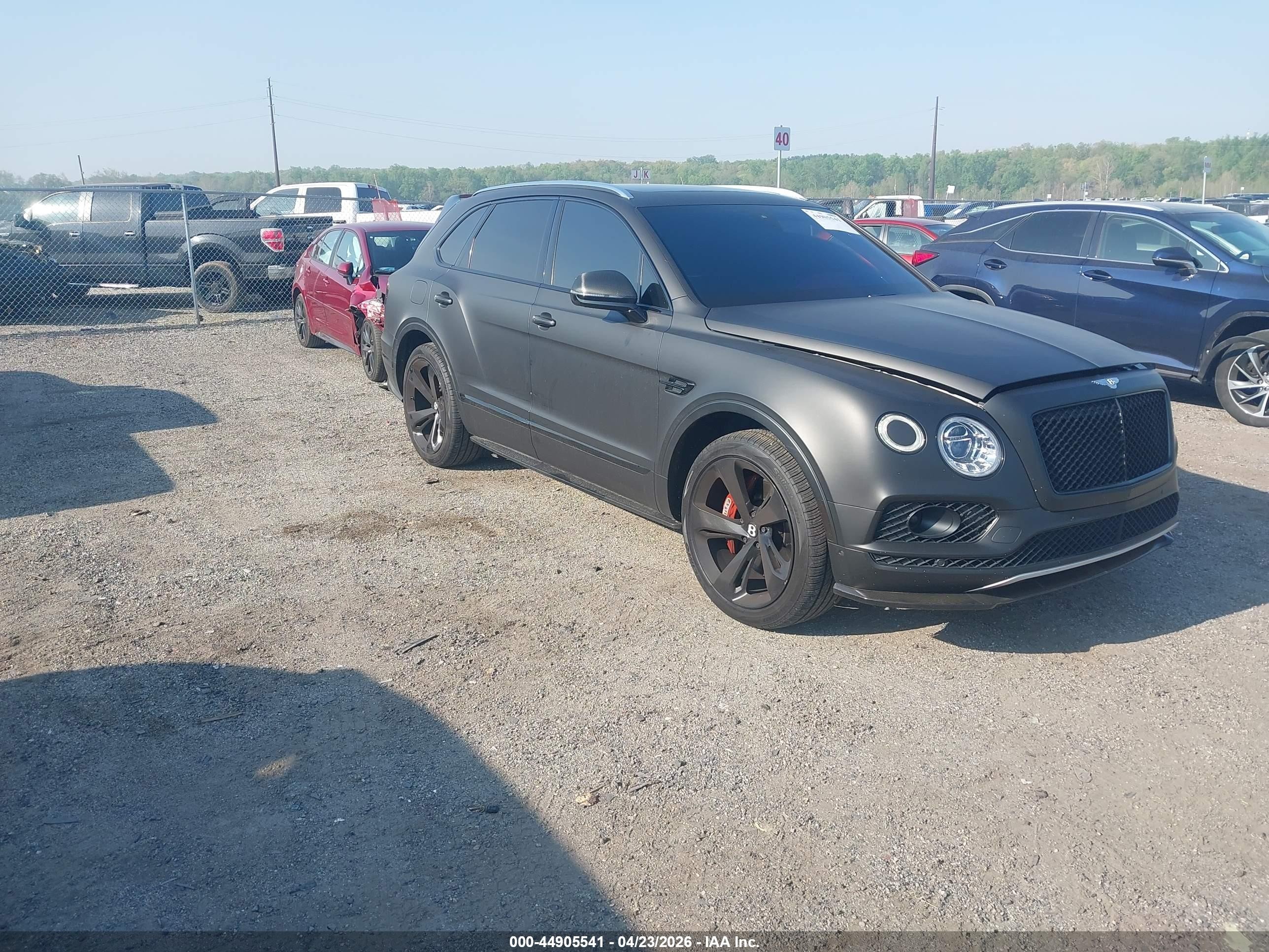 2018 Bentley Bentayga Signature, VIN SJAAC2ZV6JC020650 — Rear end